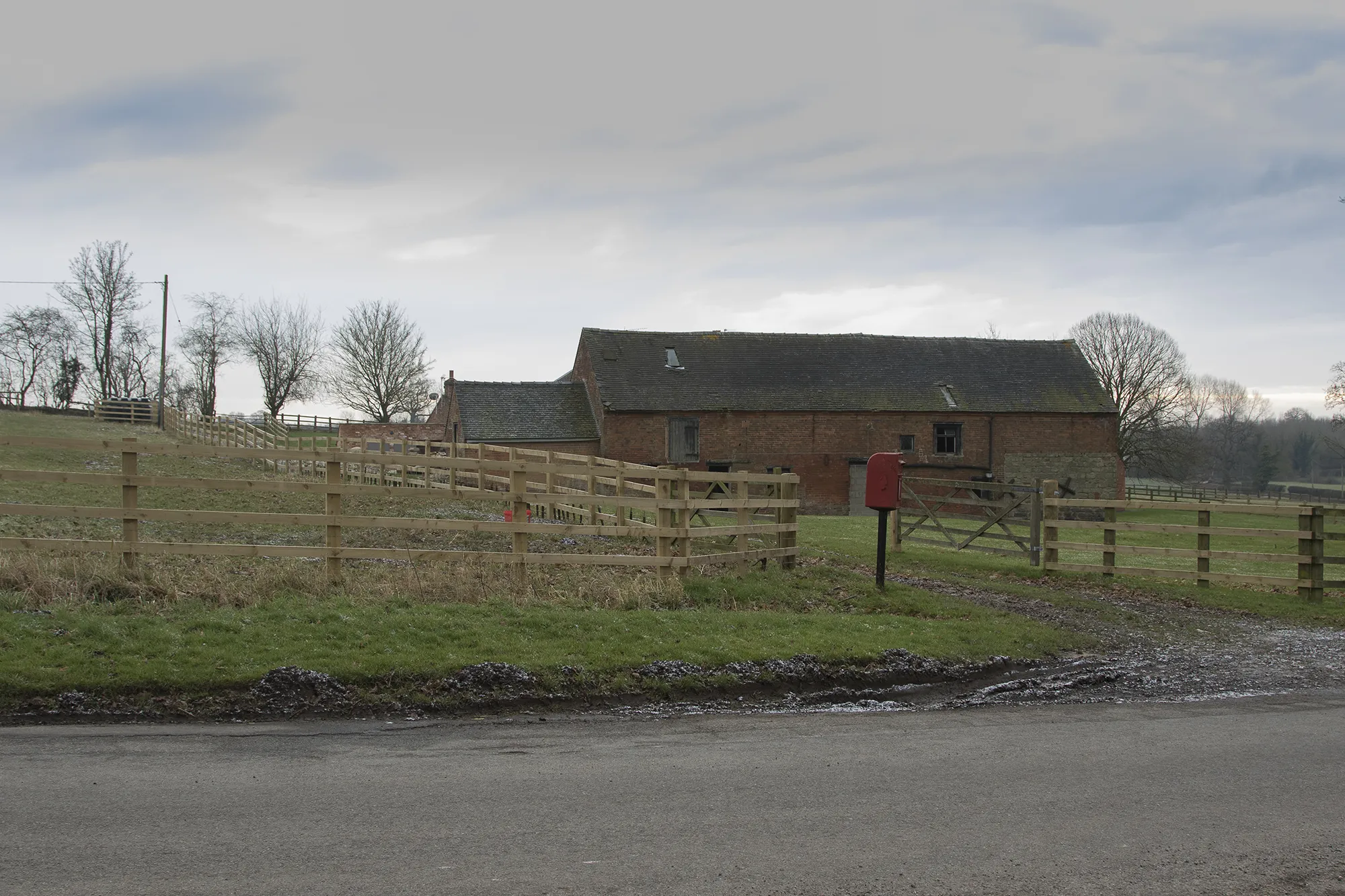 Photo showing: A rural post box