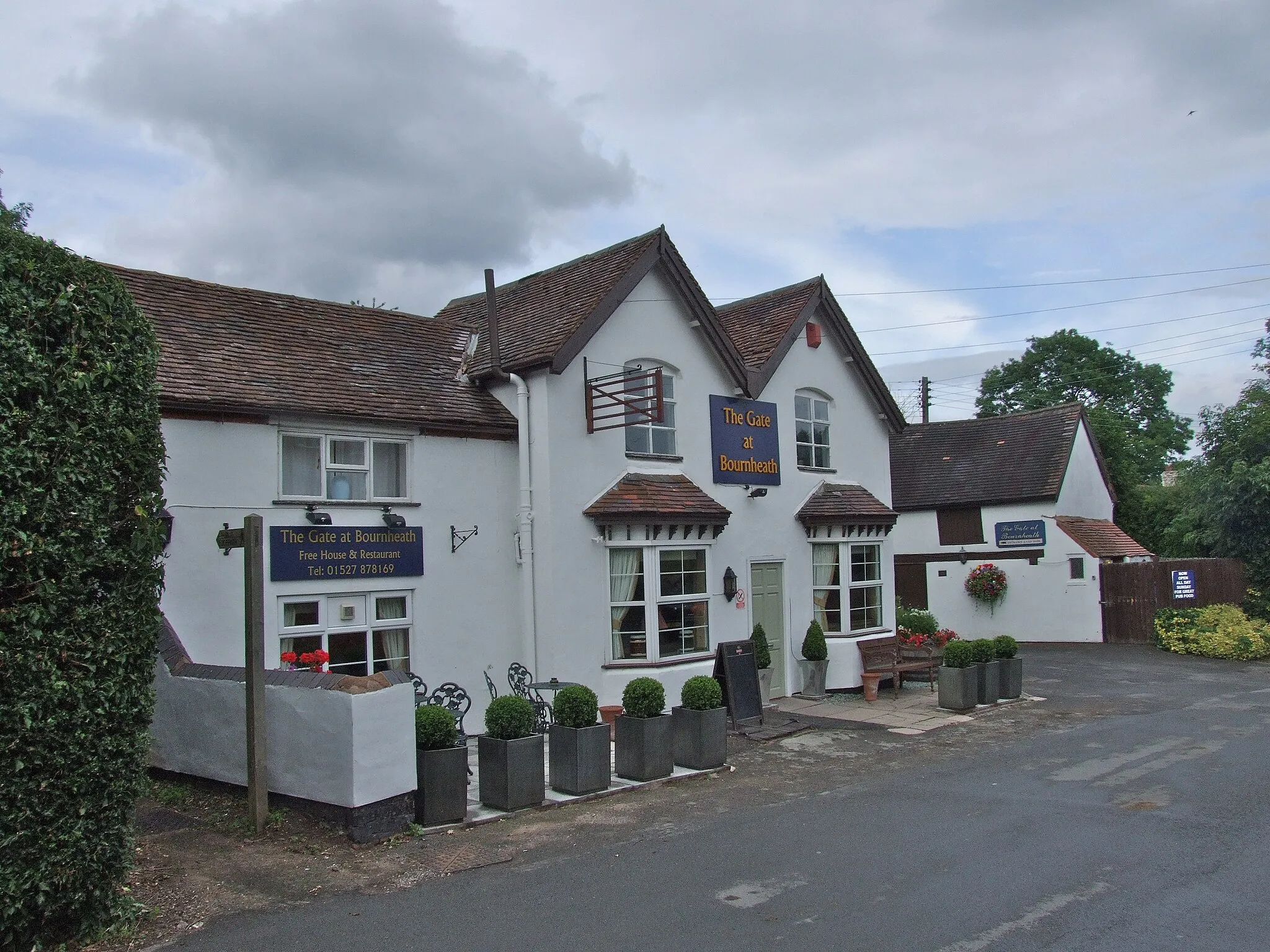 Photo showing: The Gate at Bournheath