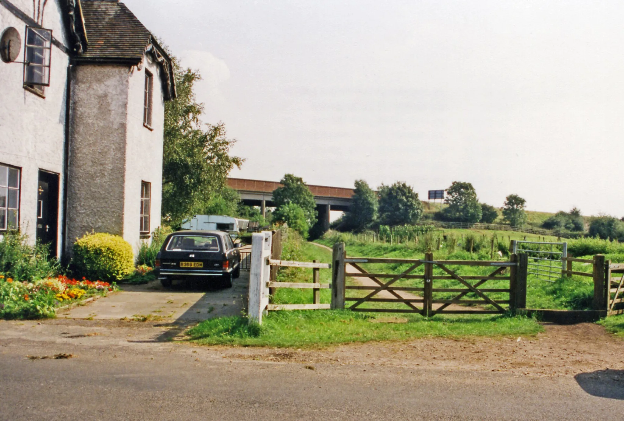 Photo showing: Site of Hassall Green station.
View SE, towards Harecastle: ex-North Stafford Harecastle - Sandbach branch. The station had been closed to passengers 28/7/30 (to goods 1/11/47), but the line remained in use for freight until 4/1/71. Ahead is the M6 Motorway.