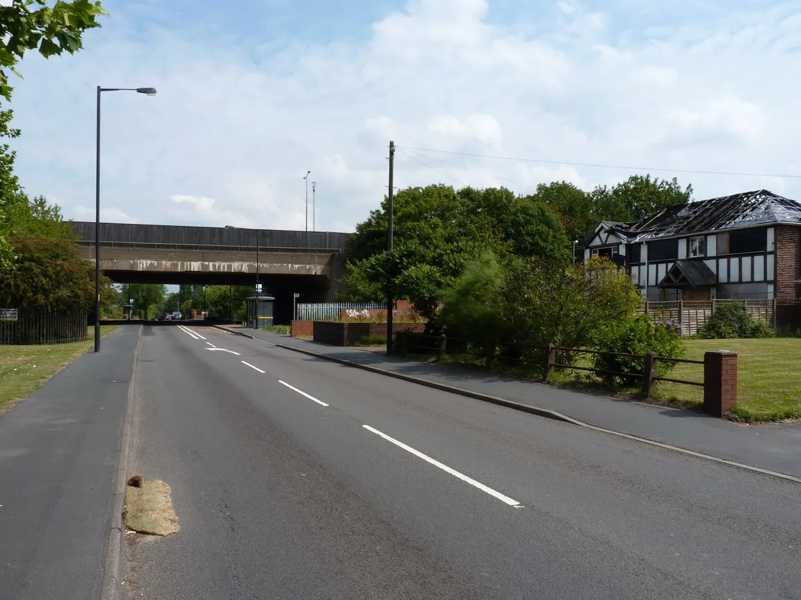 Photo showing: M6 bridge over the A4124 Lichfield Road