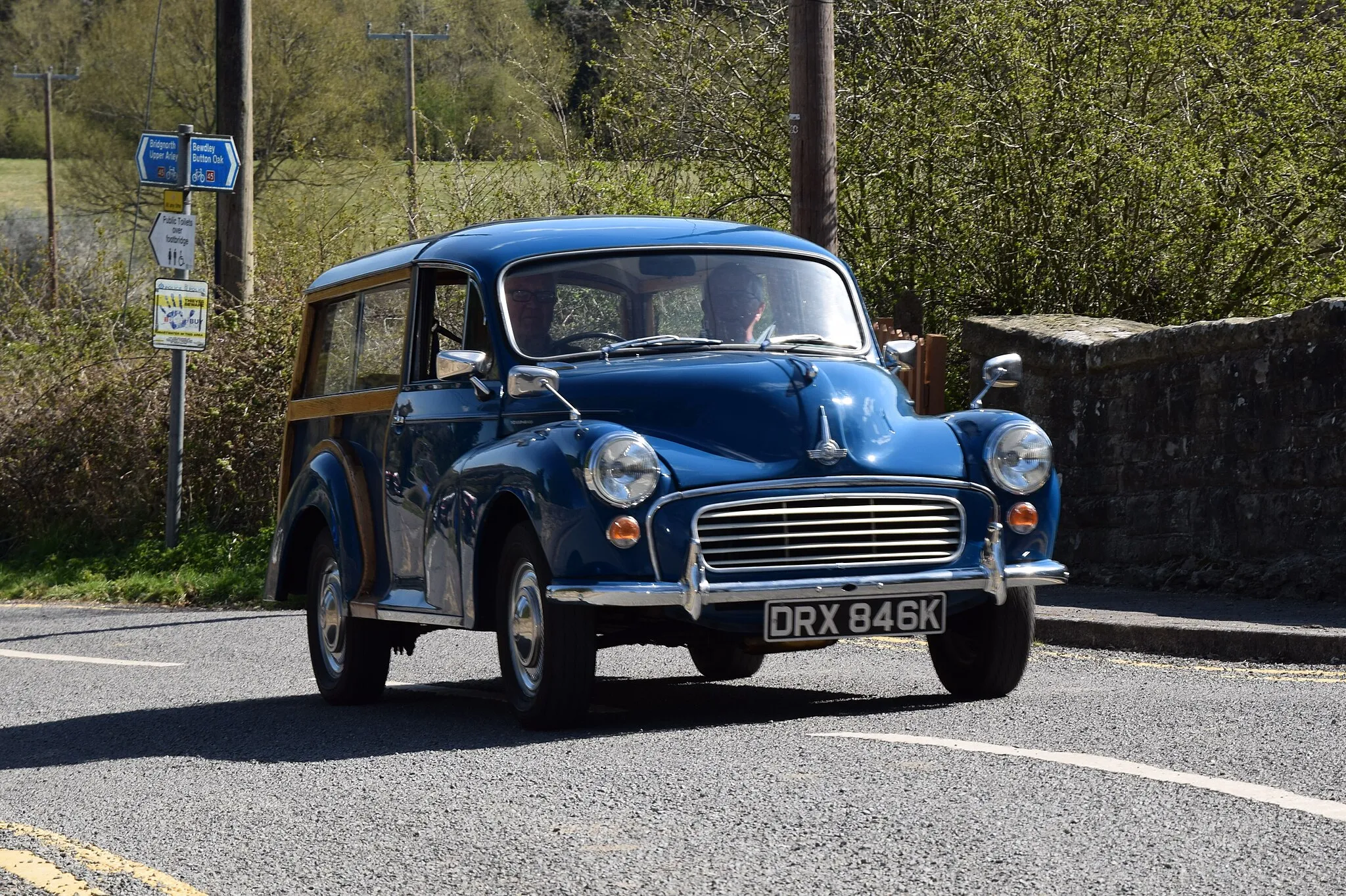 Photo showing: 1971 Morris Minor 1000 Traveller Srs.V 1.1 litre inline 4 at Arley, Worcestershire, 15 April 2021.