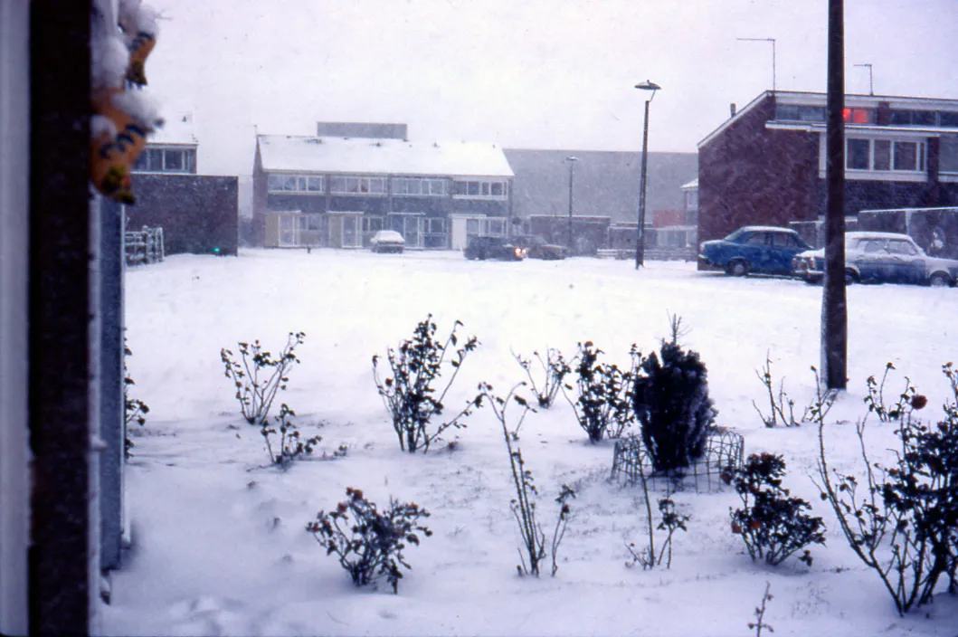 Photo showing: Ajax Close, Great Wyrley after snowfall, December 1981