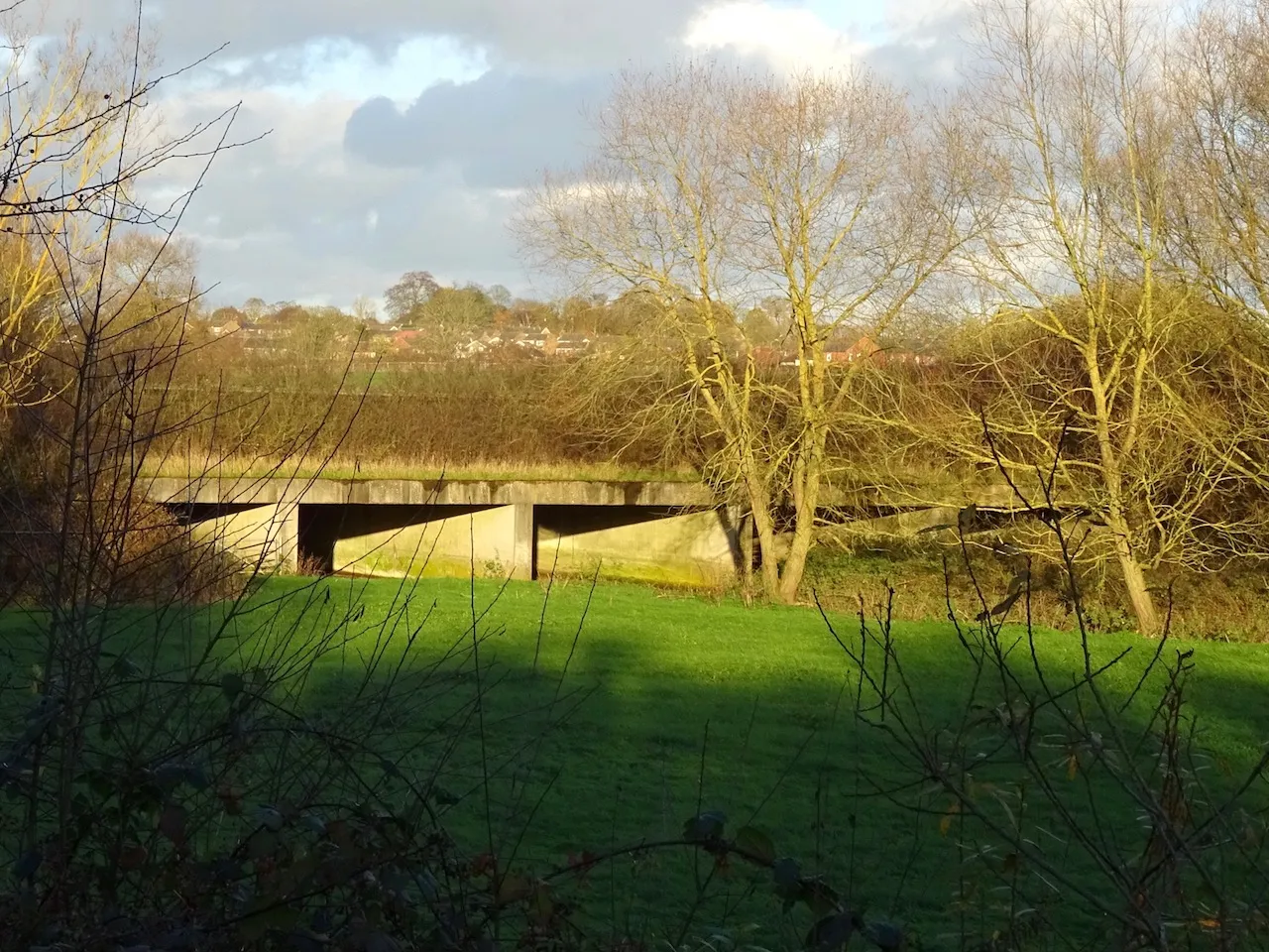 Photo showing: A50 bridge over Etwall Brook