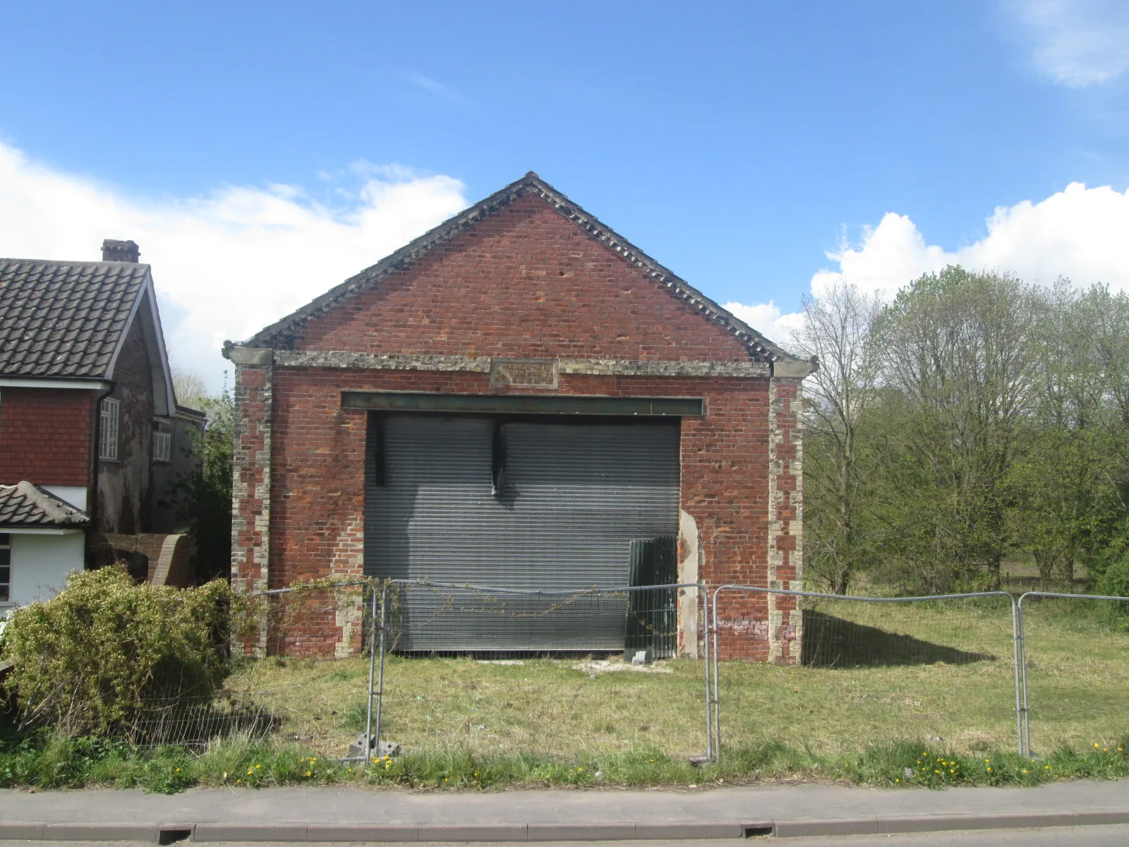 Photo showing: Formerly a Wesleyan Chapel