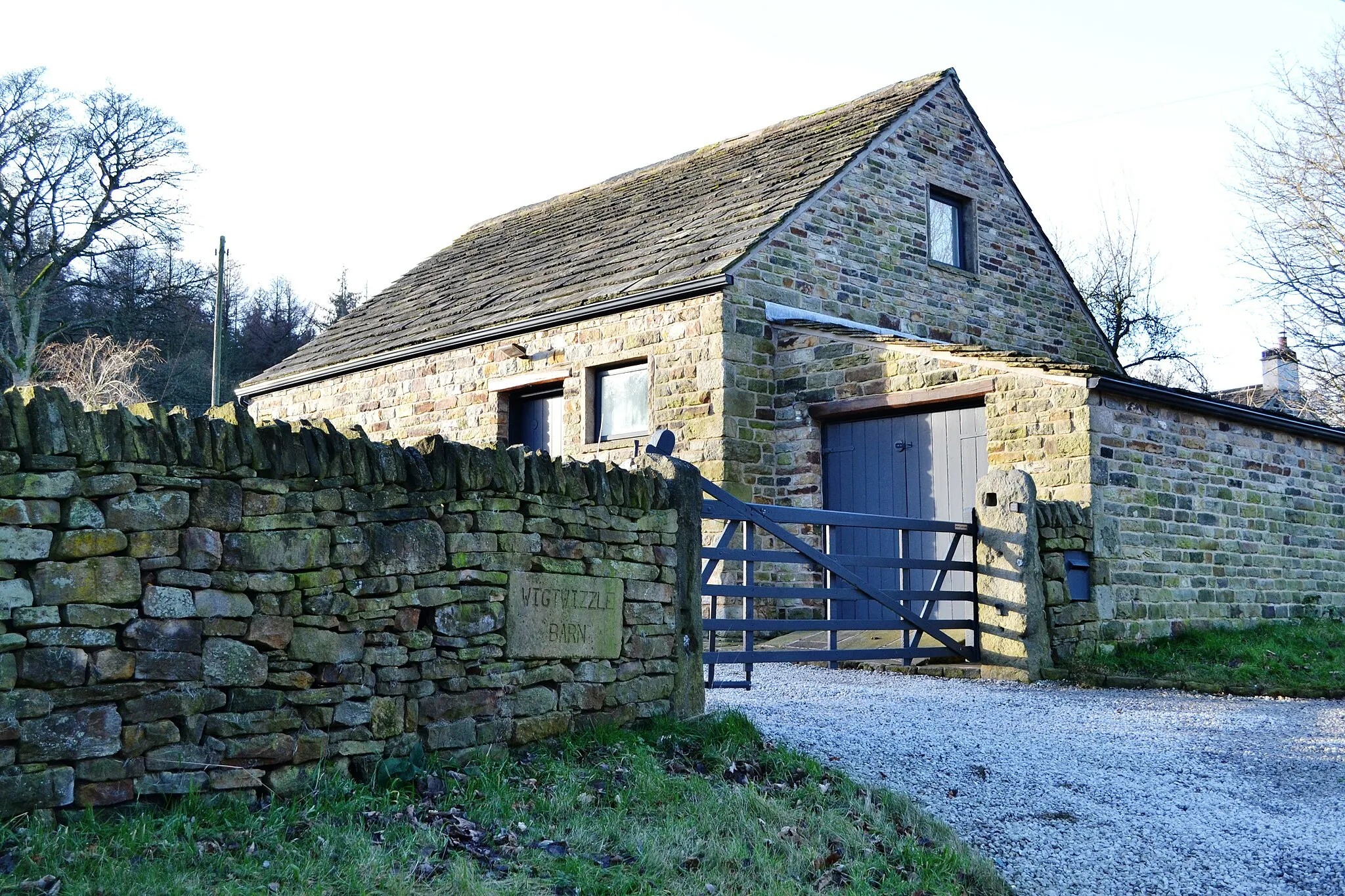 Photo showing: Wigtwizzle Barn entrance on Lee Lane