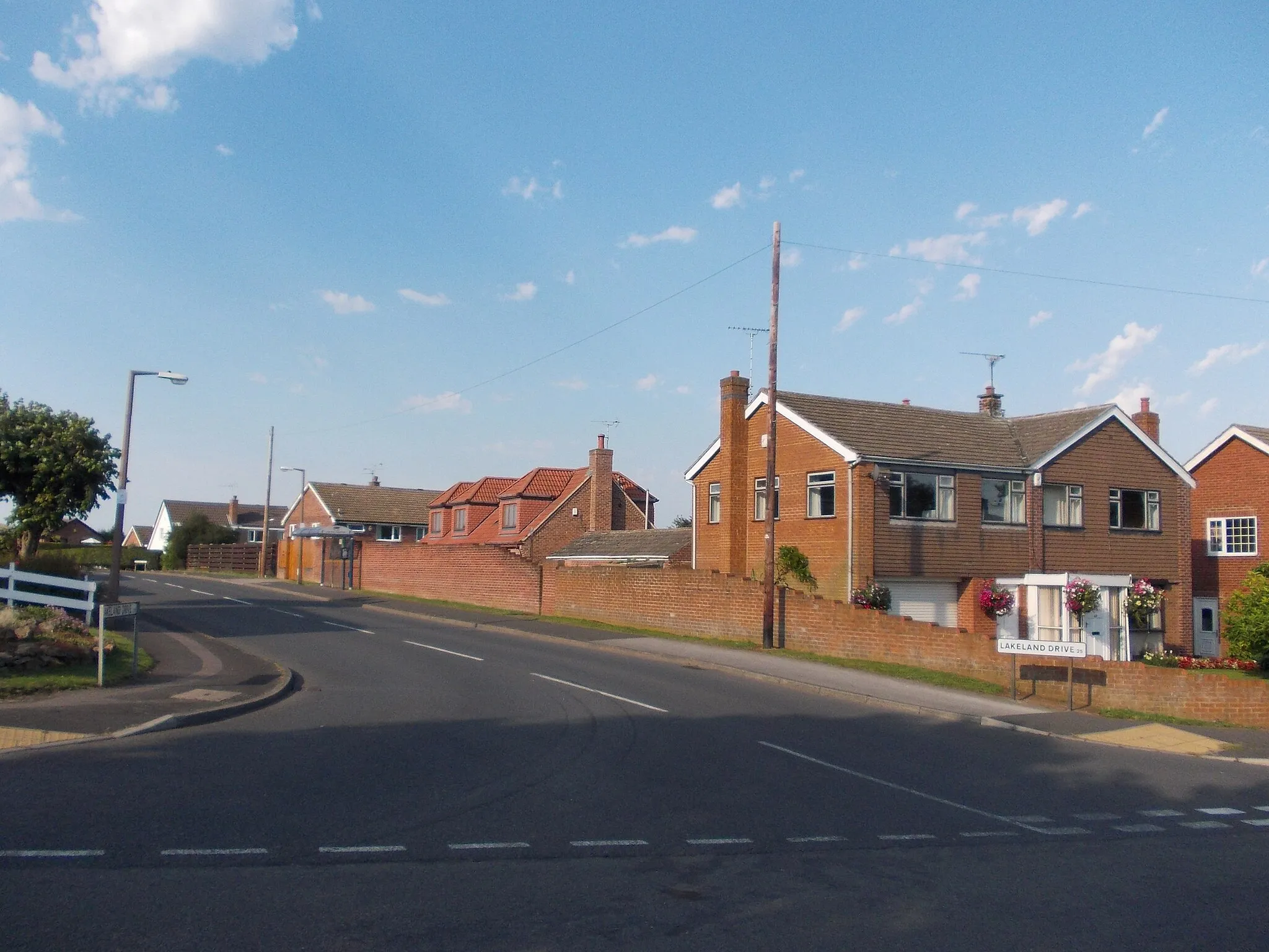 Photo showing: Lakeland Drive, North Anston