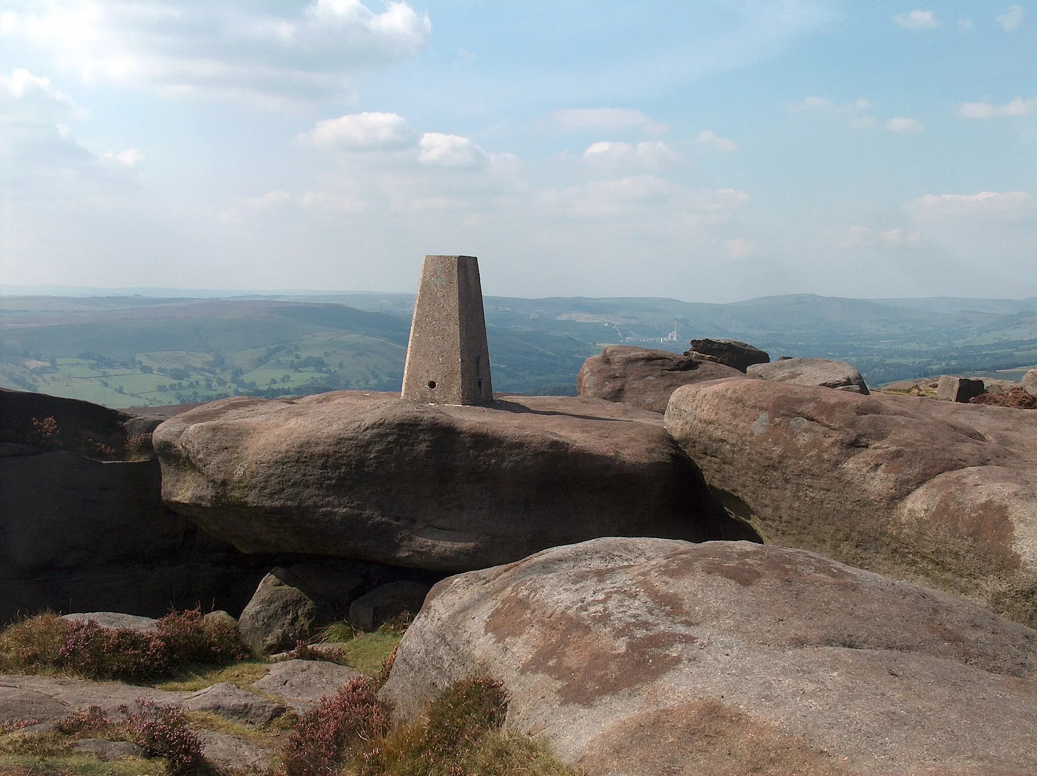 Photo showing: Triangulation Pillar 457 at the southern end of Stanage Edge