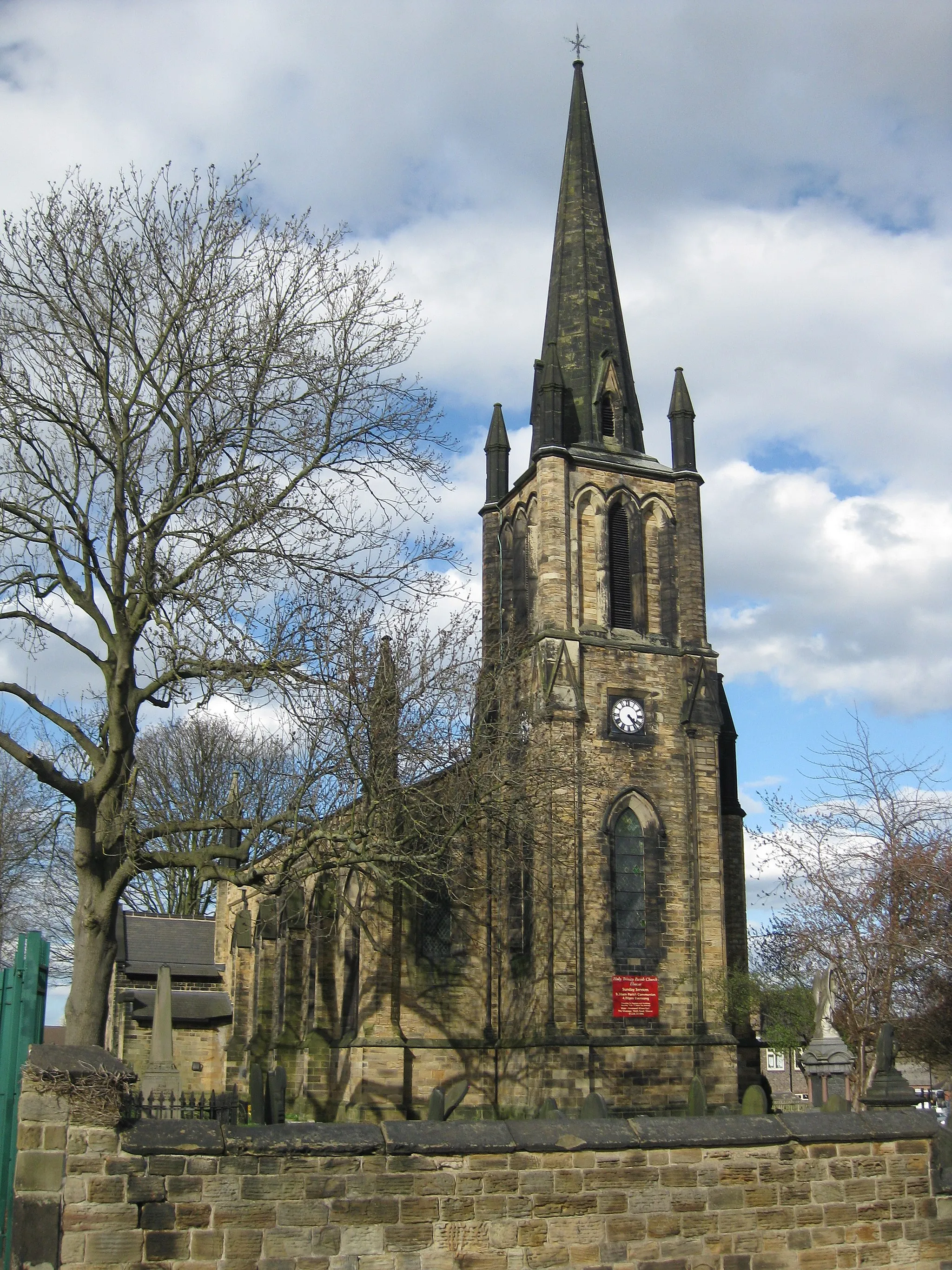 Photo showing: Holy Trinity Church Elsecar, viewed from Church Street.