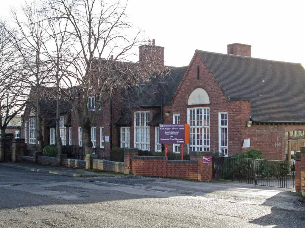 Photo showing: Whittington Moor - County Council offices