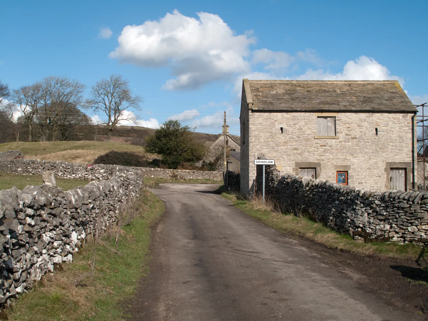 Photo showing: Barn at south end of Grindlow