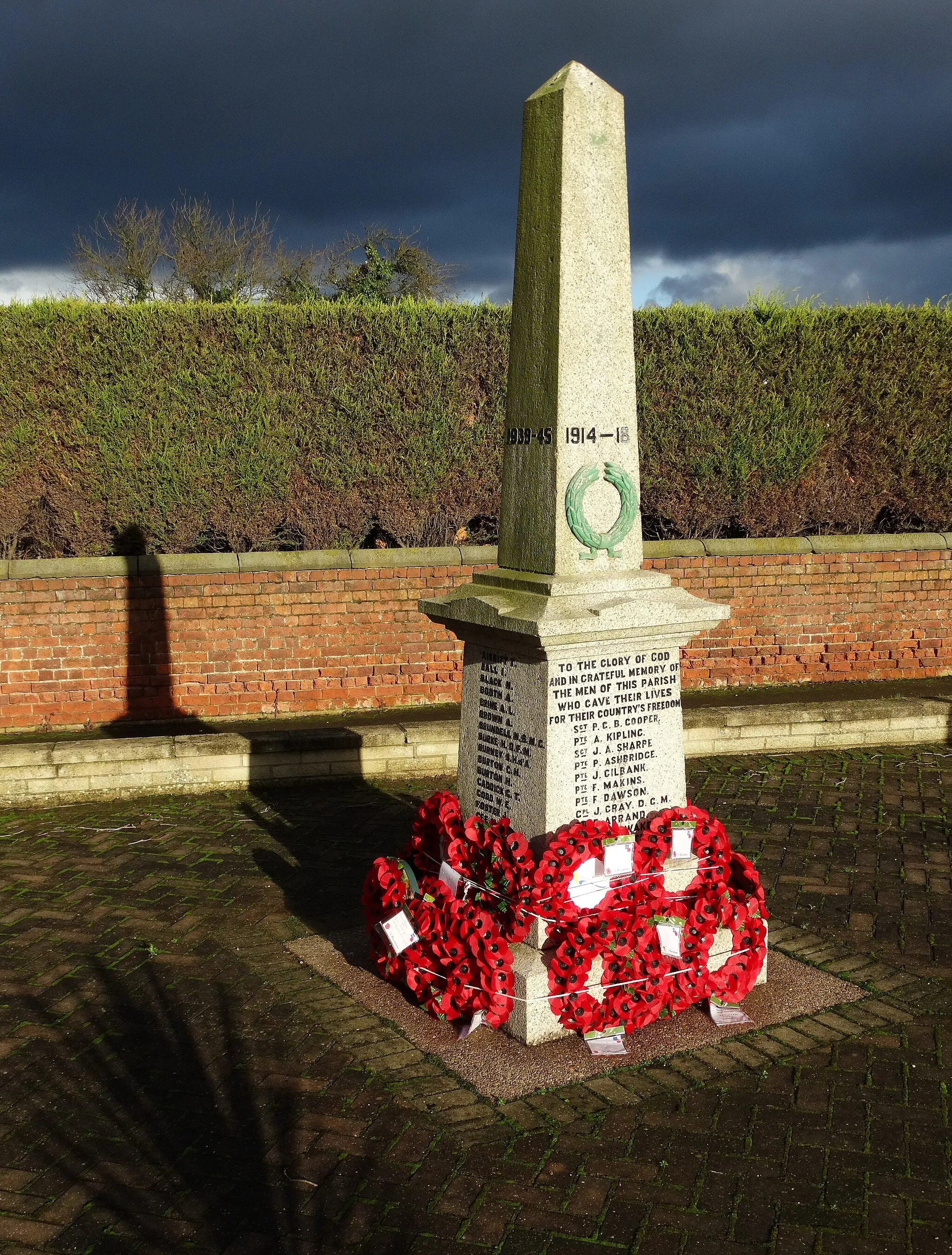 Photo showing: Harworth War Memorial