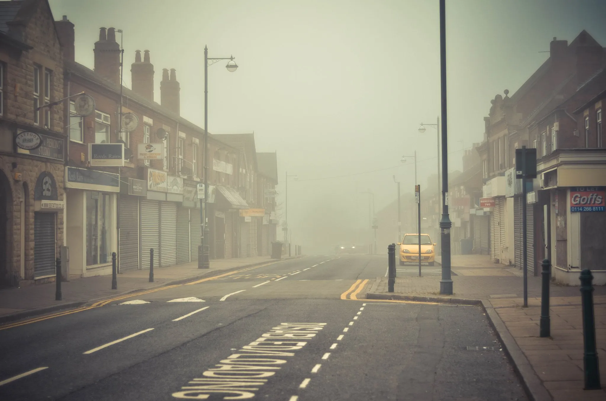 Photo showing: Laughton Road, Dinnington, in the fog.