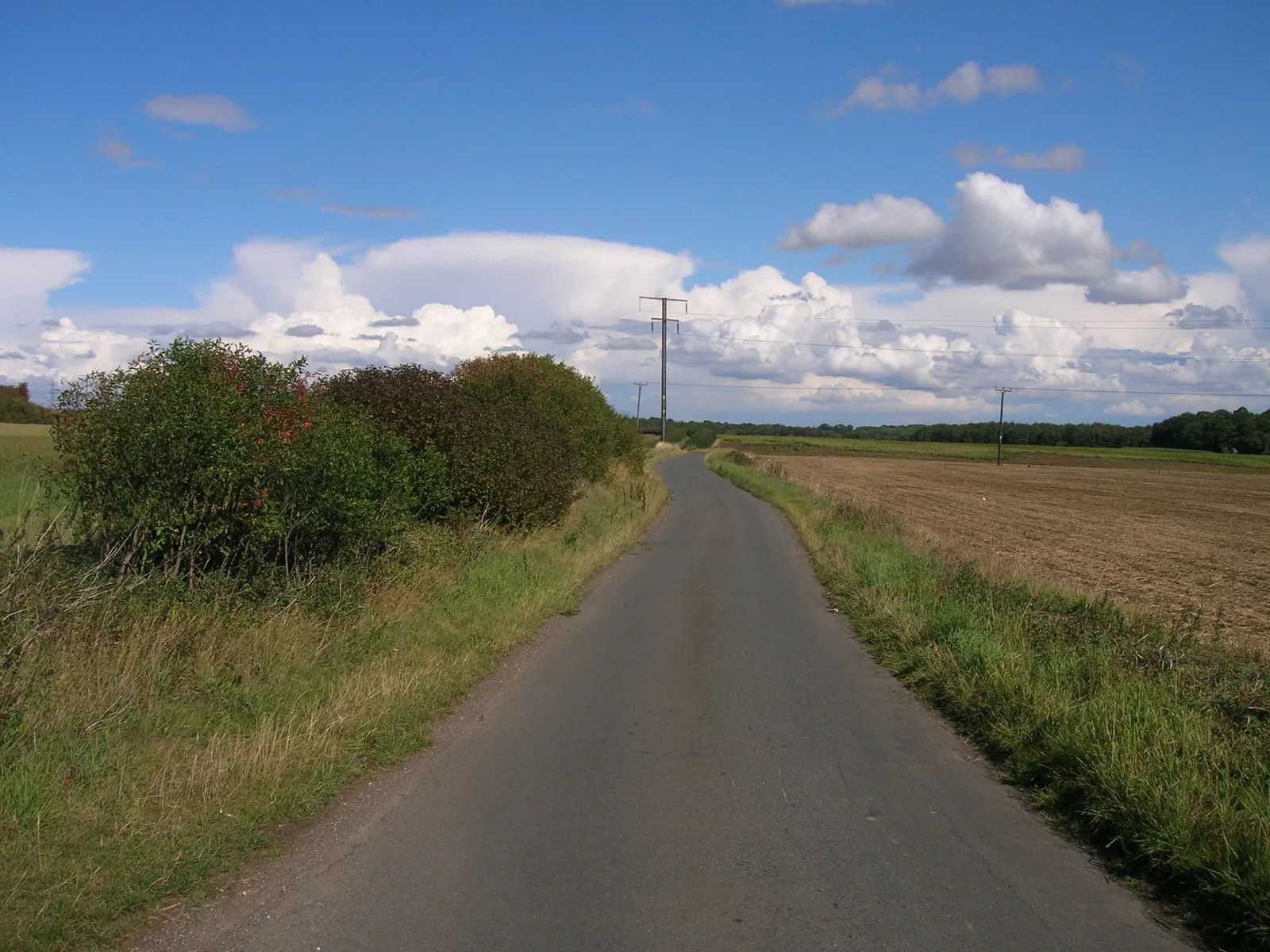 Photo showing: Abbey Lane towards the A634