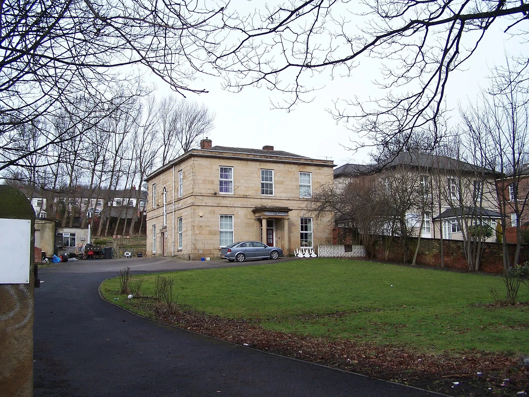 Photo showing: Kashmir House, Pitsmoor Road, Pitsmoor, Sheffield This building has, so I believe, had an interesting past ... at one time it was owned and run as a Dr Barnardo's Children's Home ... and at another it was a 'temporary Vicarage for the Holy Trinity Church on Nursery Street when their original Vicarage was destroyed by bombs in WW2.  Christ Church's Vicarage is just two doors away.