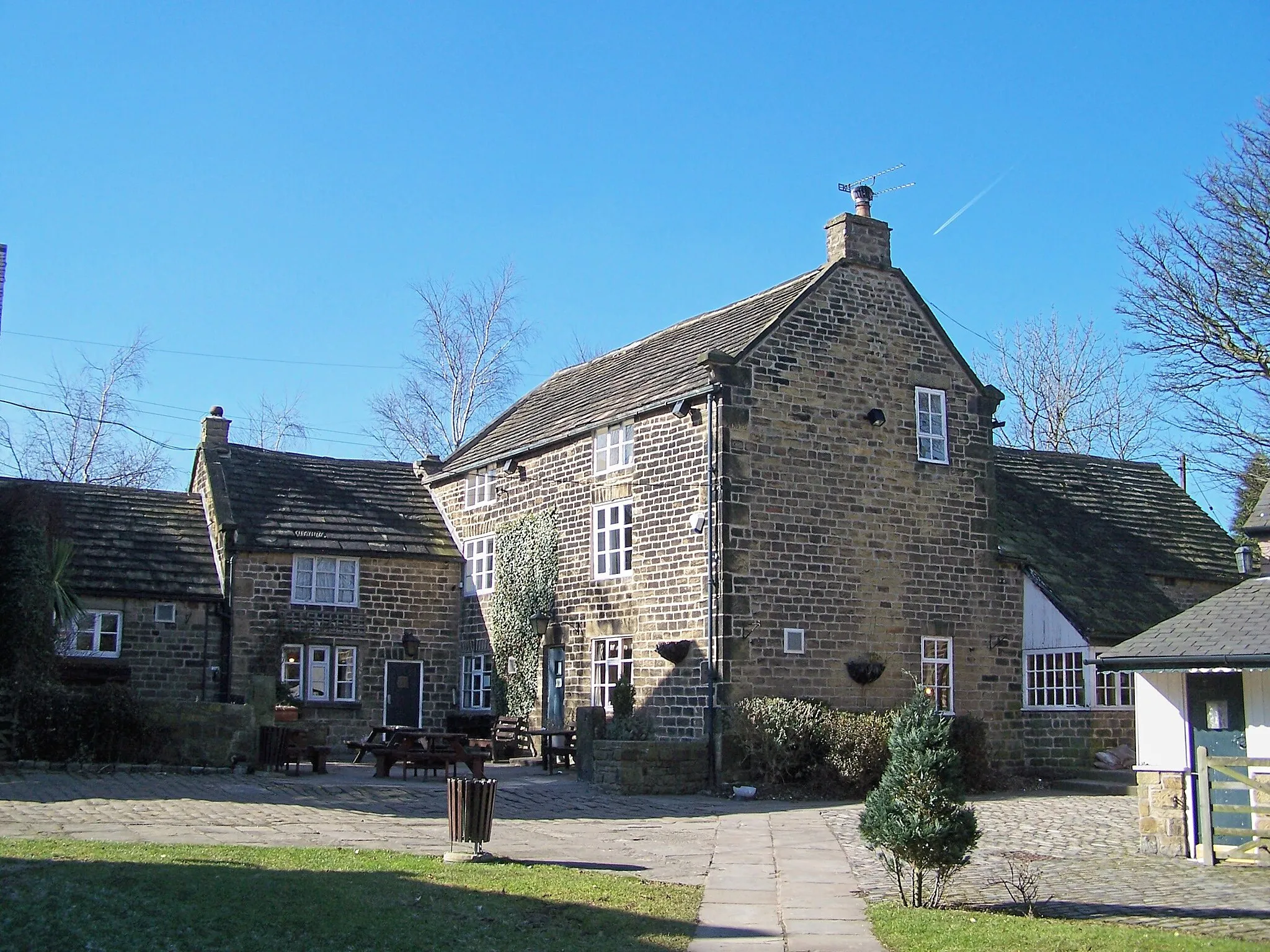 Photo showing: Cow and Calf, Skew Hill Lane, Grenoside, near Sheffield - 3. This view shows the courtyard area of the pub, with the main bar areas are in the large three storey building ... or at least they were the last time I went inside. 1749319 1749327 1749334 1749358 1749367