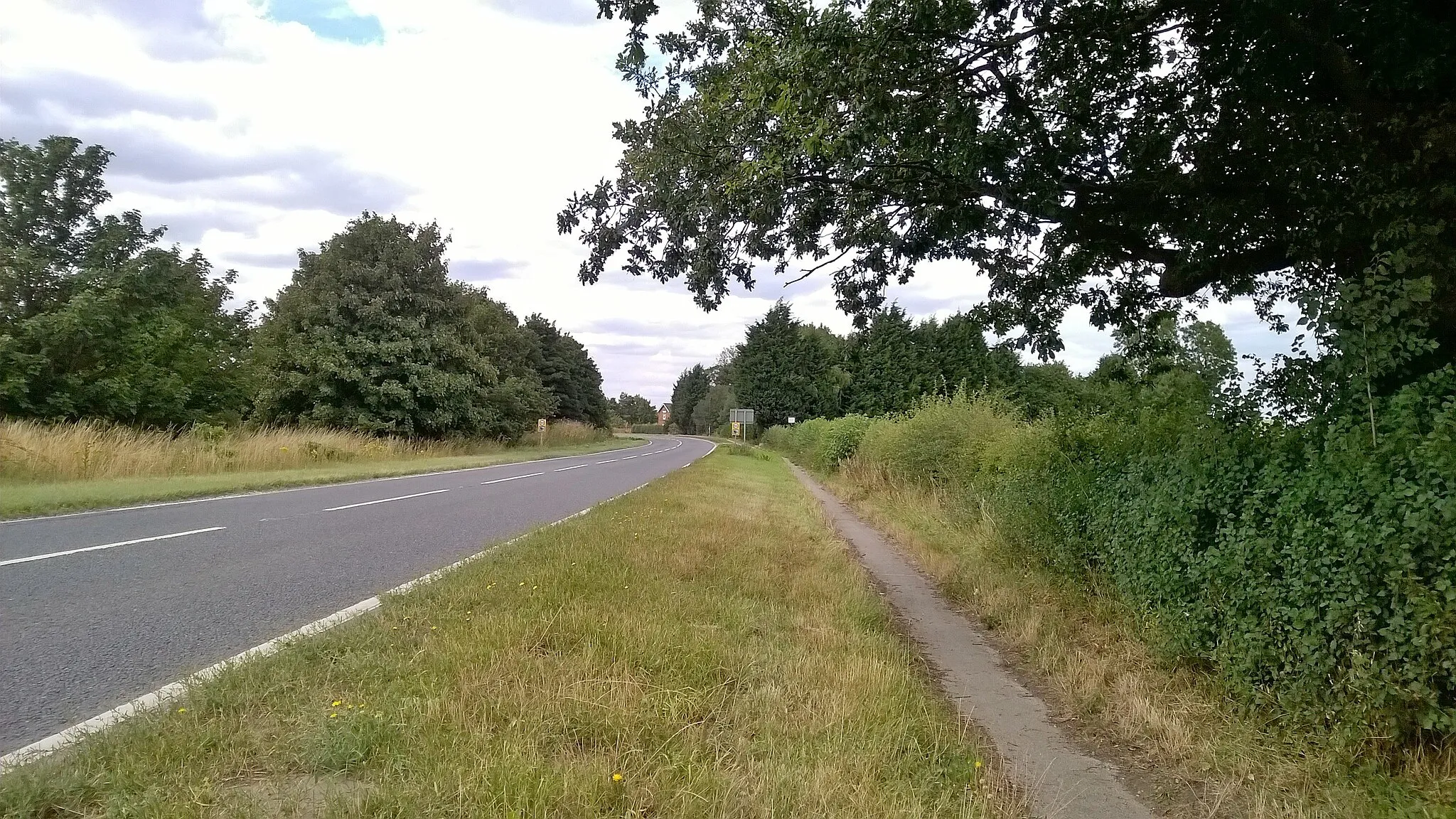 Photo showing: A631 looking towards Holly House Farm, and Bawtry