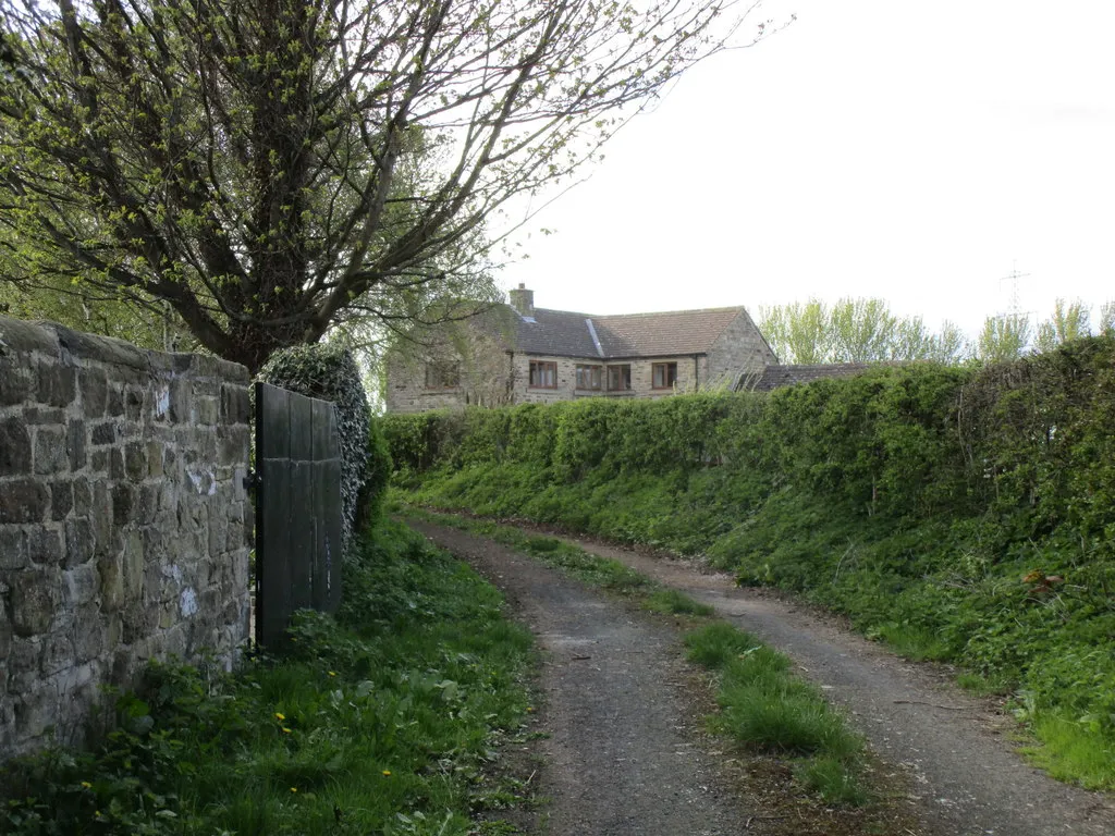 Photo showing: Back Lane and New Grange Farm, Billingley