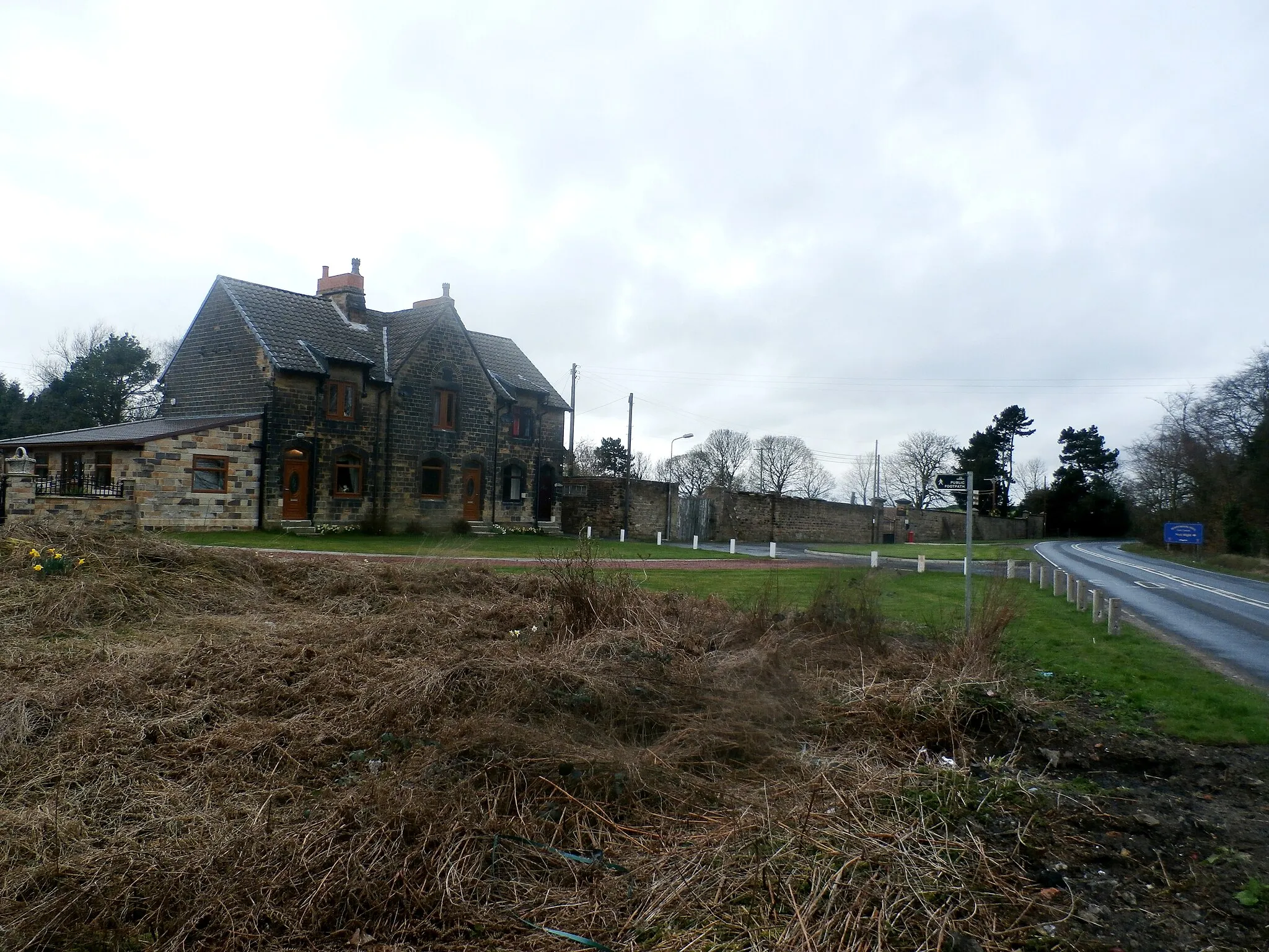 Photo showing: Burnt Wood Cottages