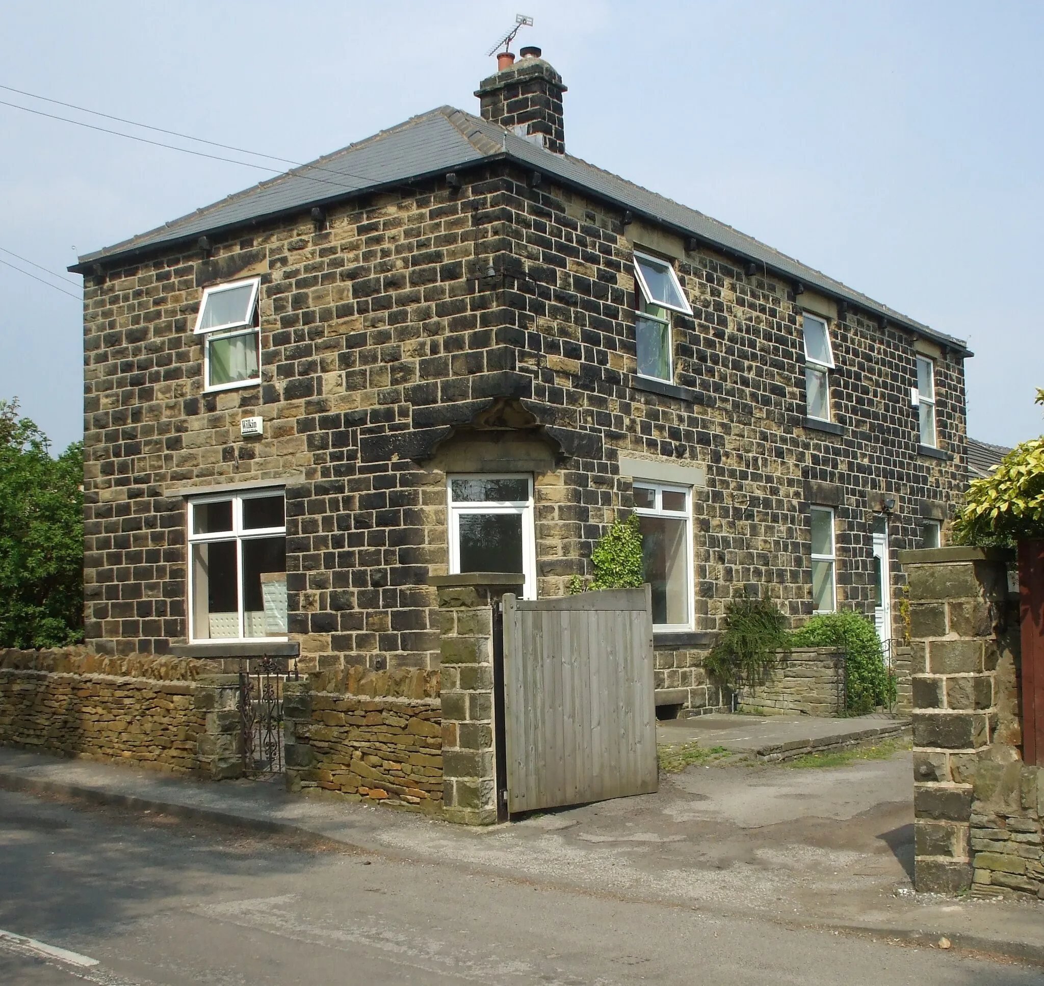 Photo showing: 19thC House, Thurgoland