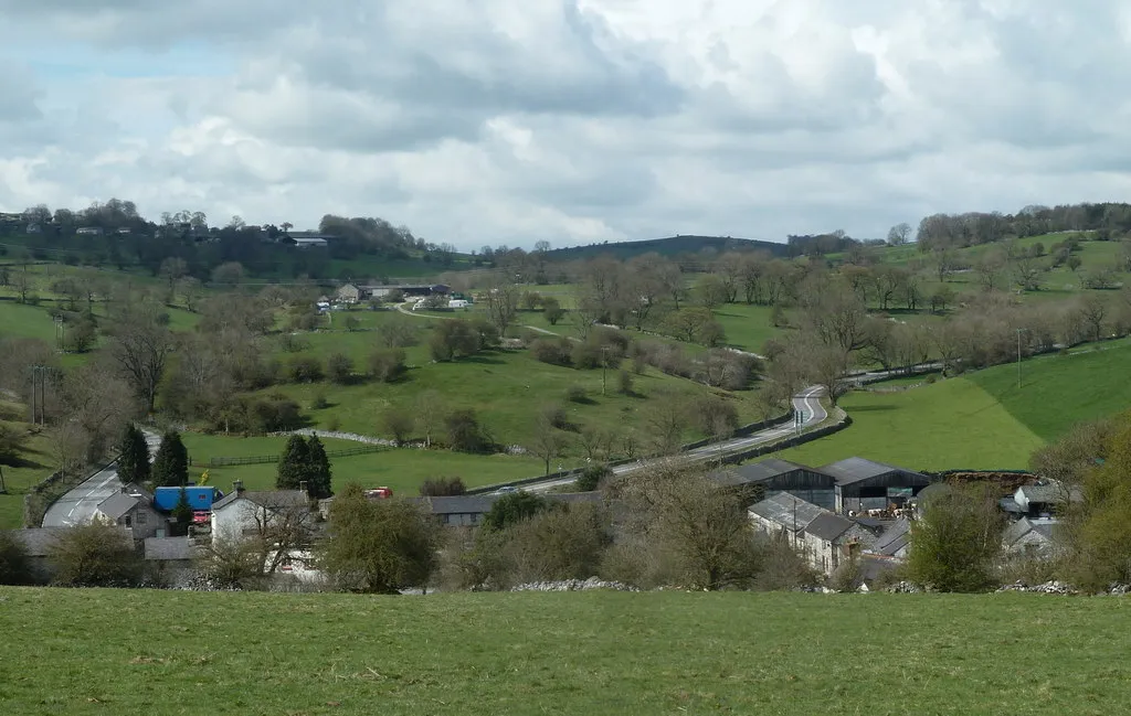 Photo showing: Overlooking Grangemill