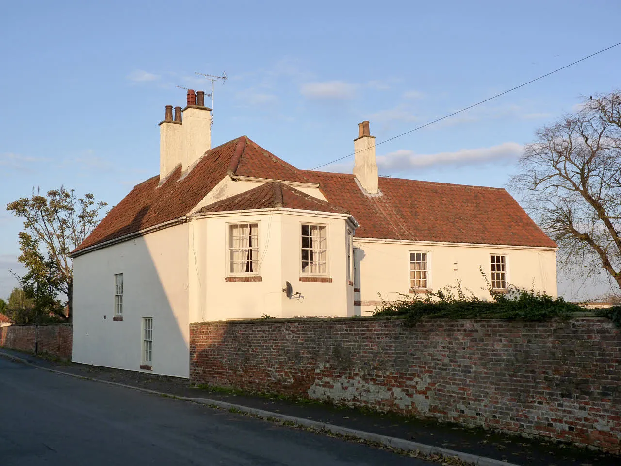 Photo showing: Metcalfe House, High Street