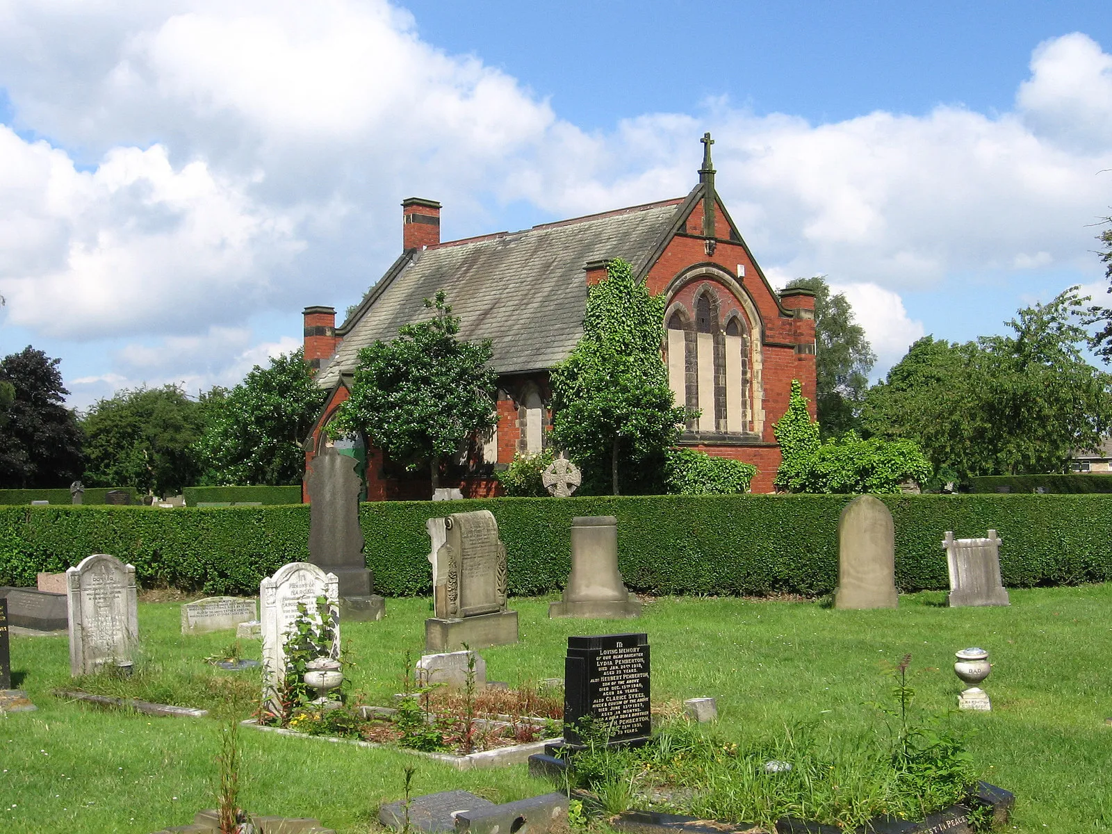 Photo showing: The chapel in Moorthorpe Cemetery.