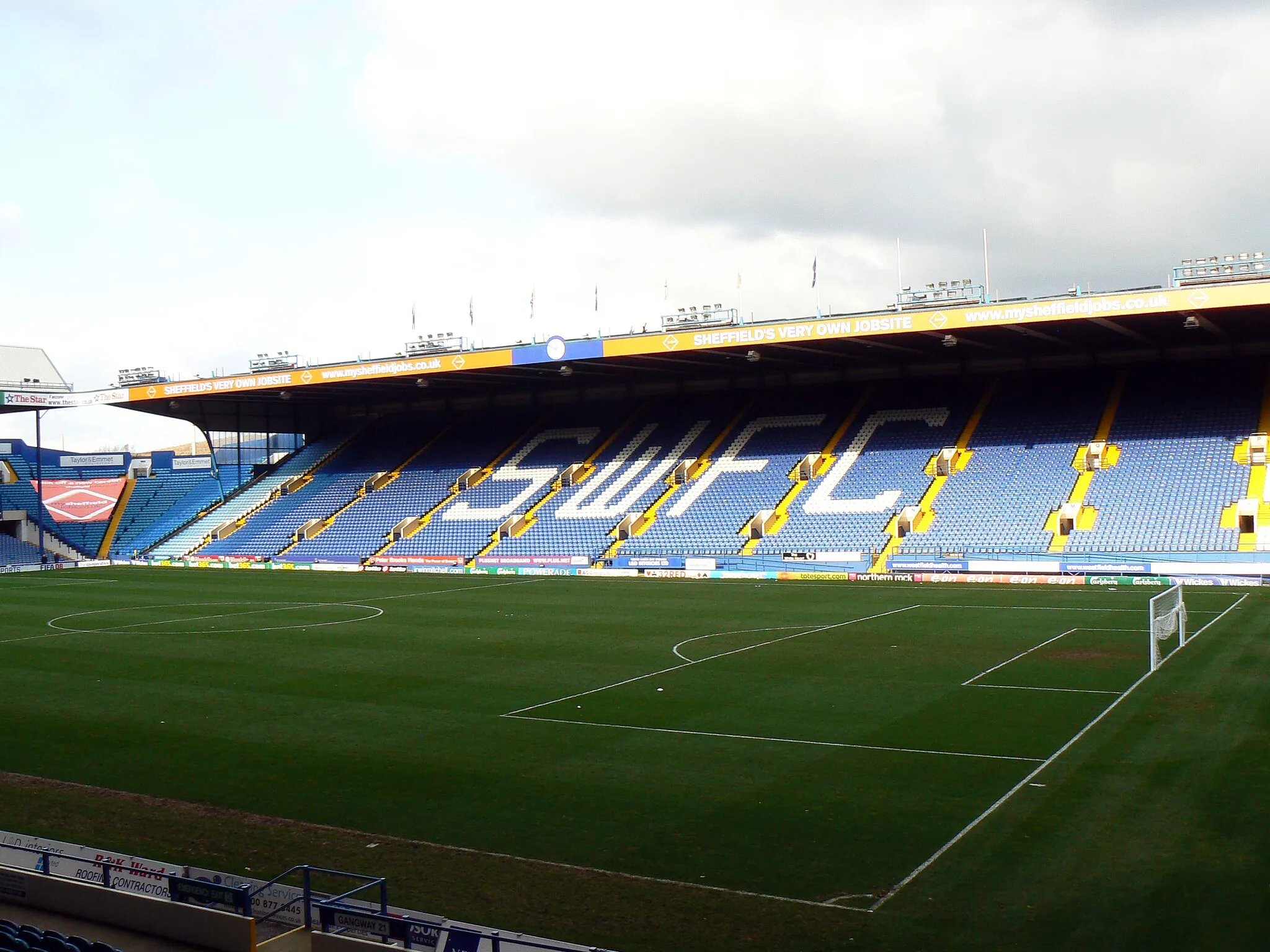 Photo showing: View of the North Stand (otherwise known as the 'Cantelever Stand') at Hillsborough Stadium, Sheffield - home to Sheffield Wednesday Football Club. Image shows the 2007-2010 sponsorship livery of 'My Sheffield Jobs', 'Sheffield's Very Own Jobsite', 'www.mysheffieldjobs.co.uk'.