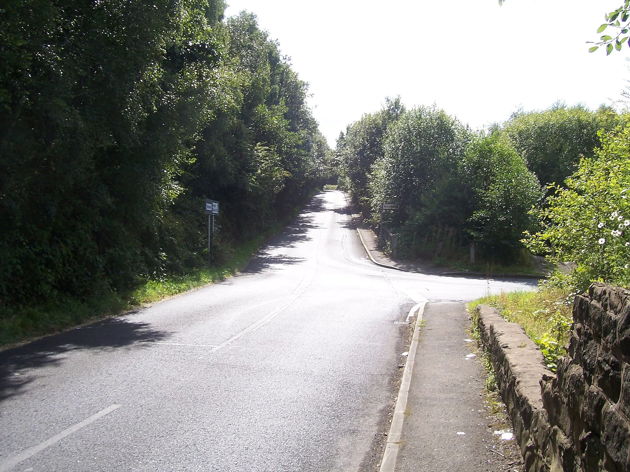 Photo showing: Dovecliffe Road