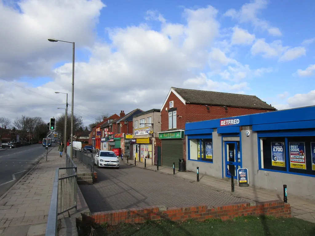 Photo showing: Shops on Pontefract Road, Lundwood