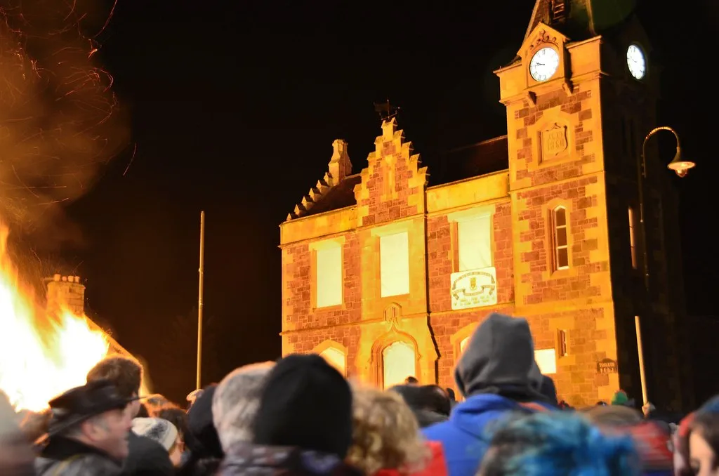 Photo showing: Biggar Corn Exchange, Hogmanay bonfire 2013