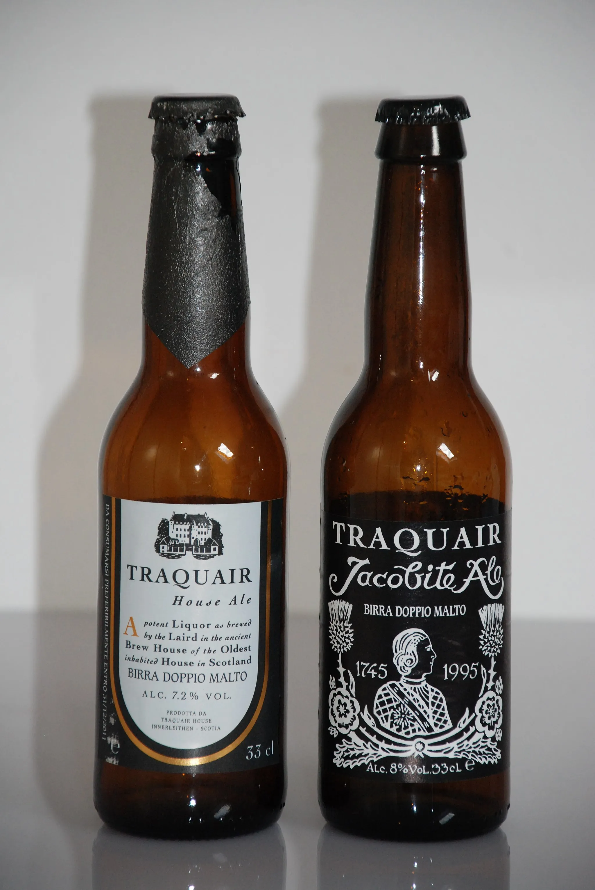 Photo showing: Two bottles of Traquair House beer: House Ale (left) and Jacobite Ale (right)