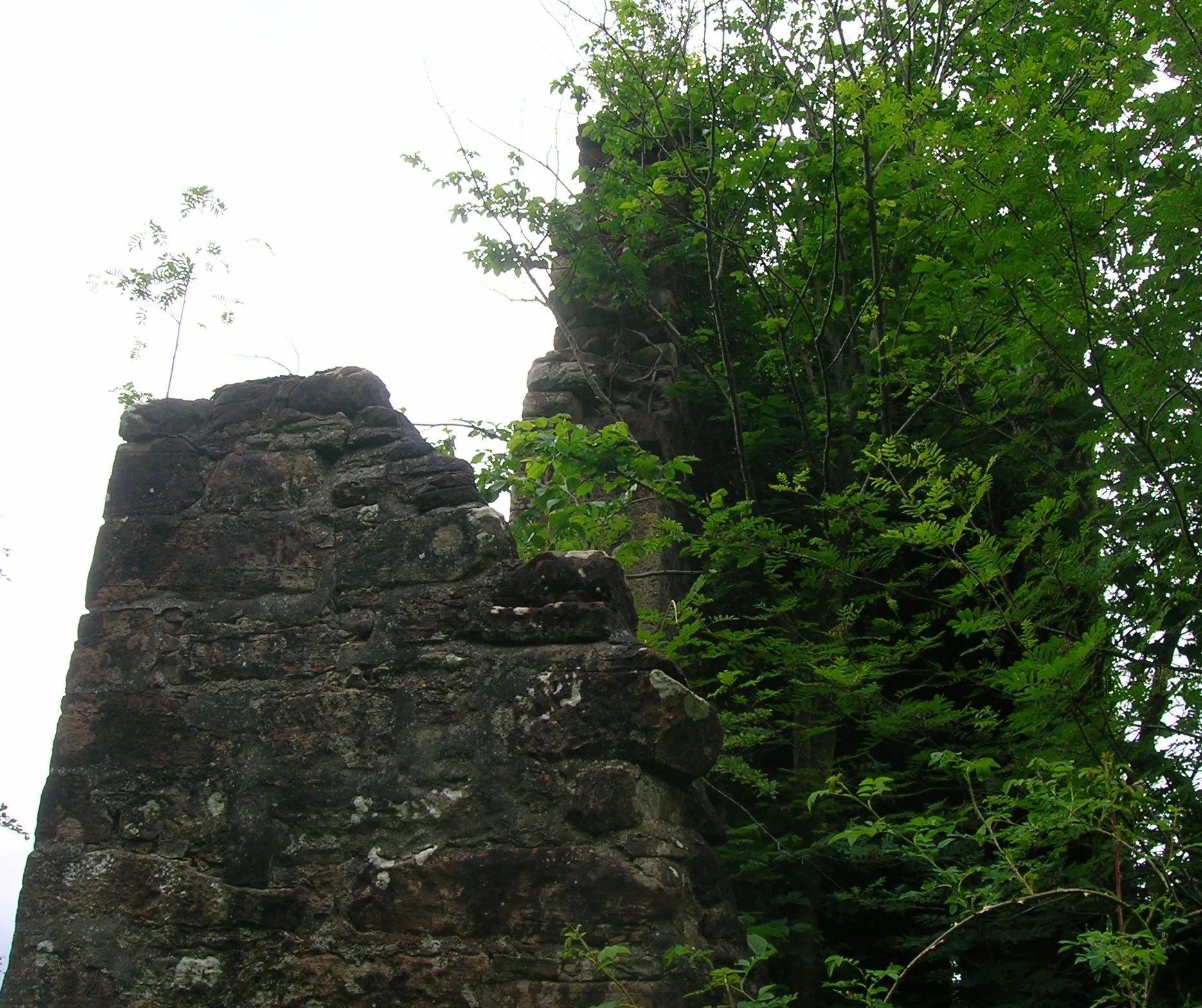 Photo showing: Kingencleugh Castle ruins, Mauchline, East Ayrshire, Scotland
