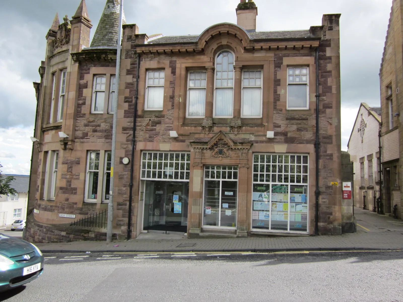 Photo showing: Maybole Library