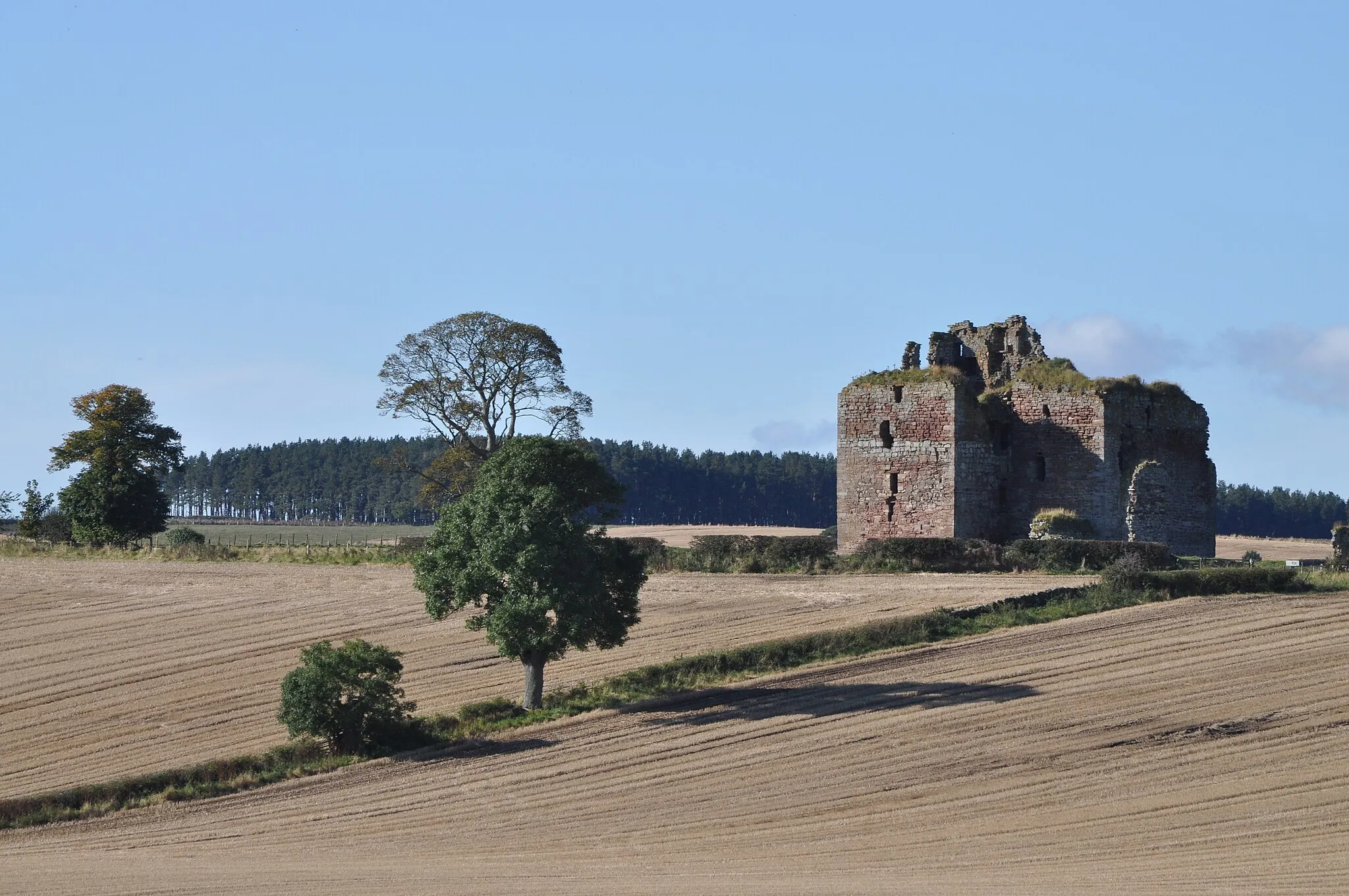 Photo showing: Cessford Castle near Morebattle, once stronghold of the Kerr family.