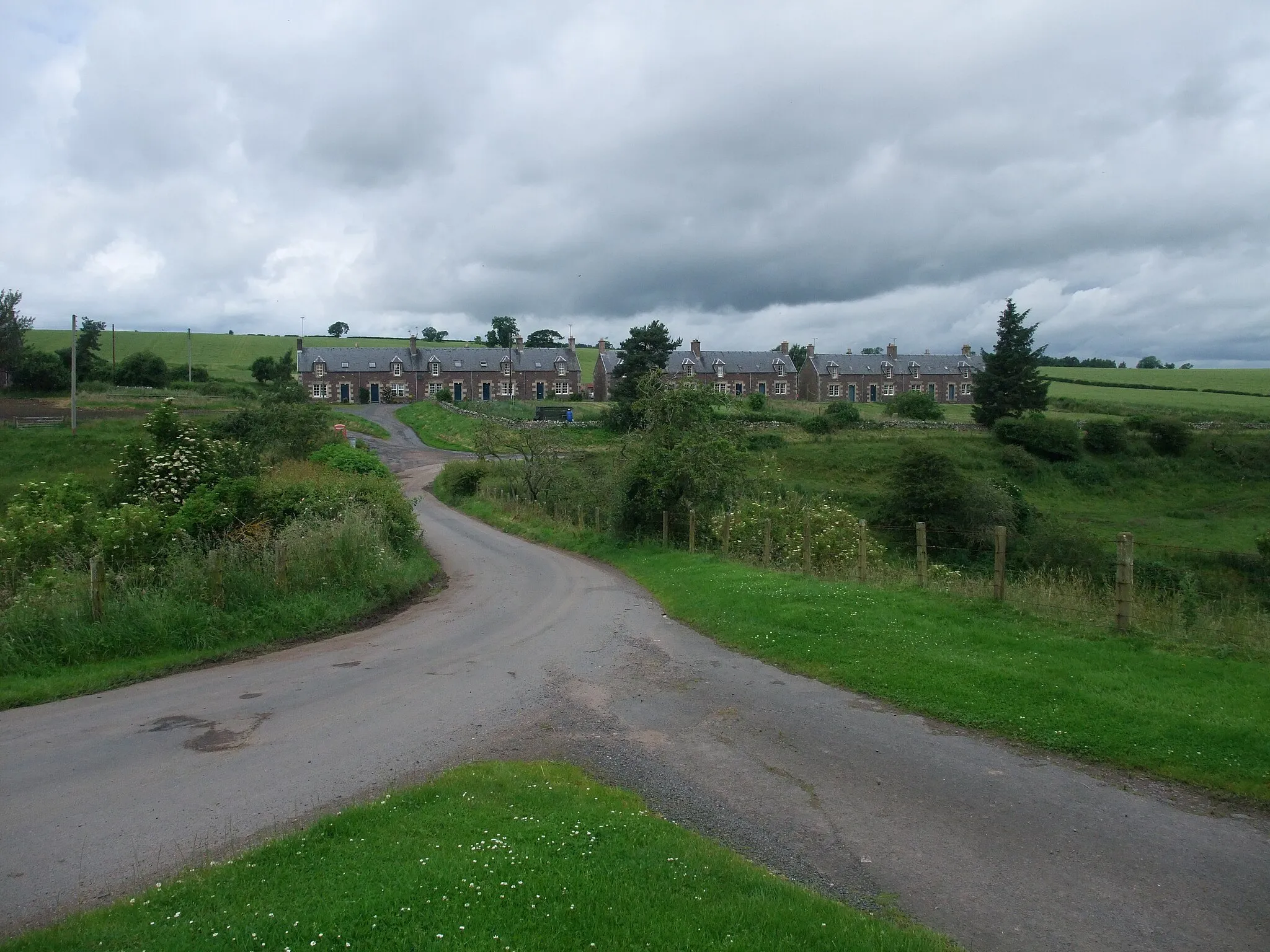Photo showing: Cottages at Cessford
