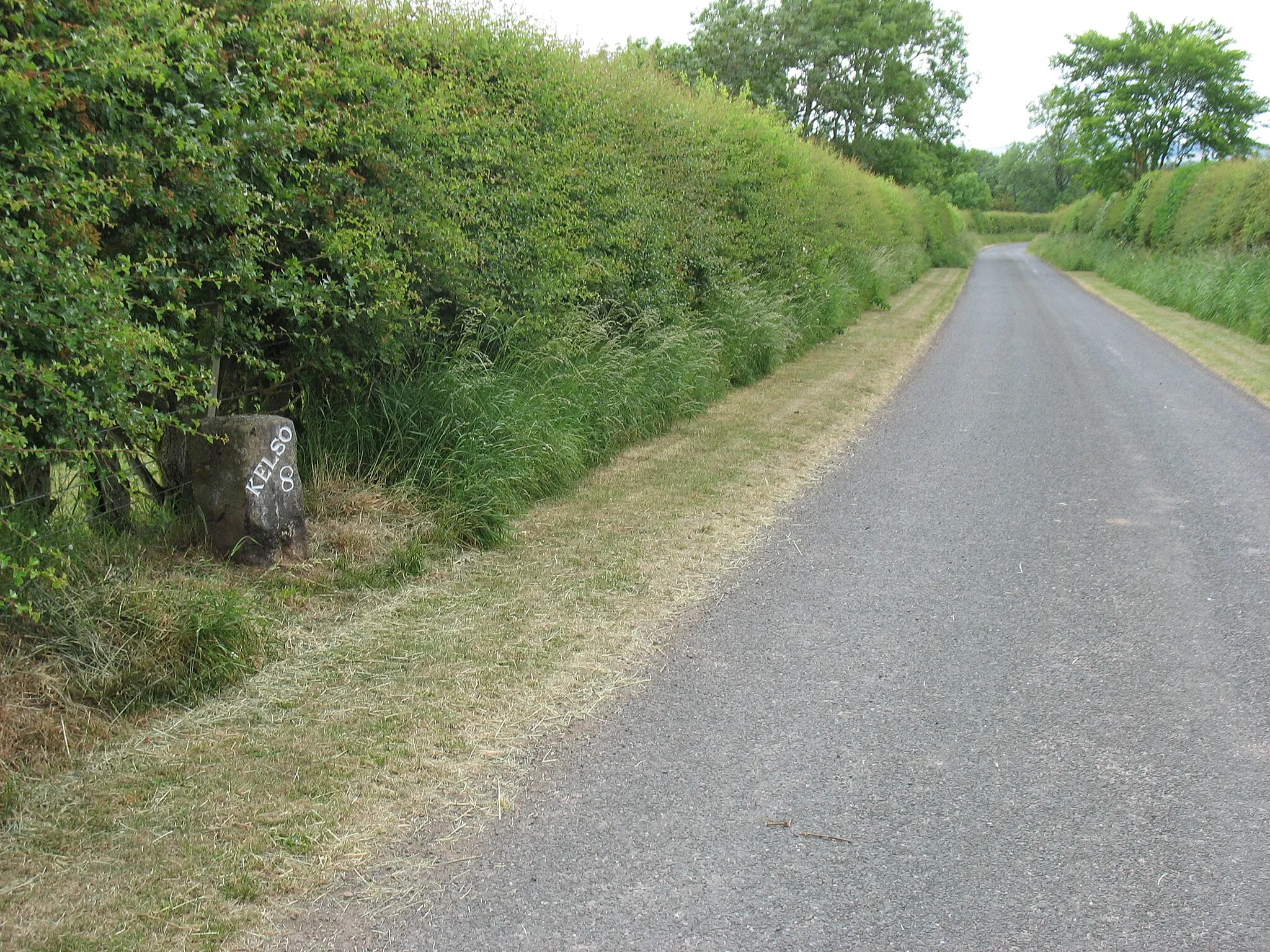 Photo showing: Milestone on a minor road leading out of Cessford