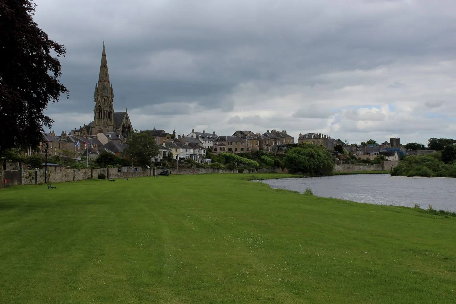Photo showing: Kelso from the River Tweed
