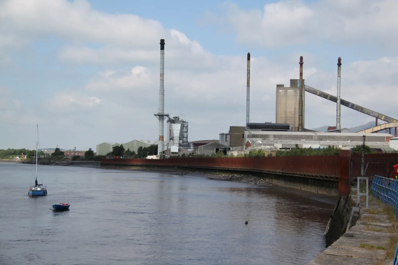 Photo showing: Alloa glassworks