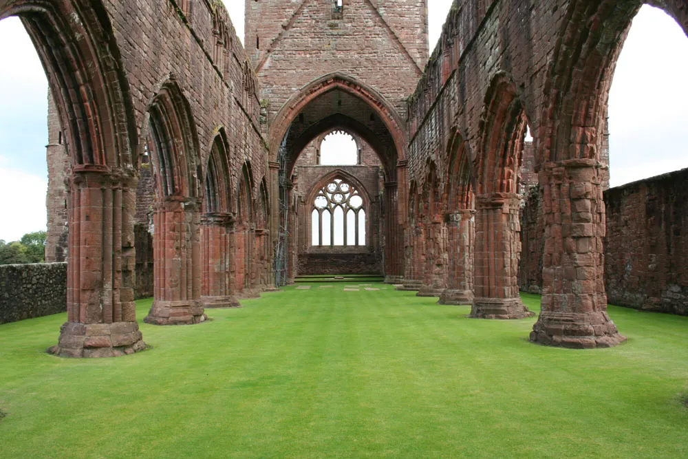 Photo showing: August 2006 - Sweetheart Abbey, New Abbey, Dumfriesshire
Ron Waller