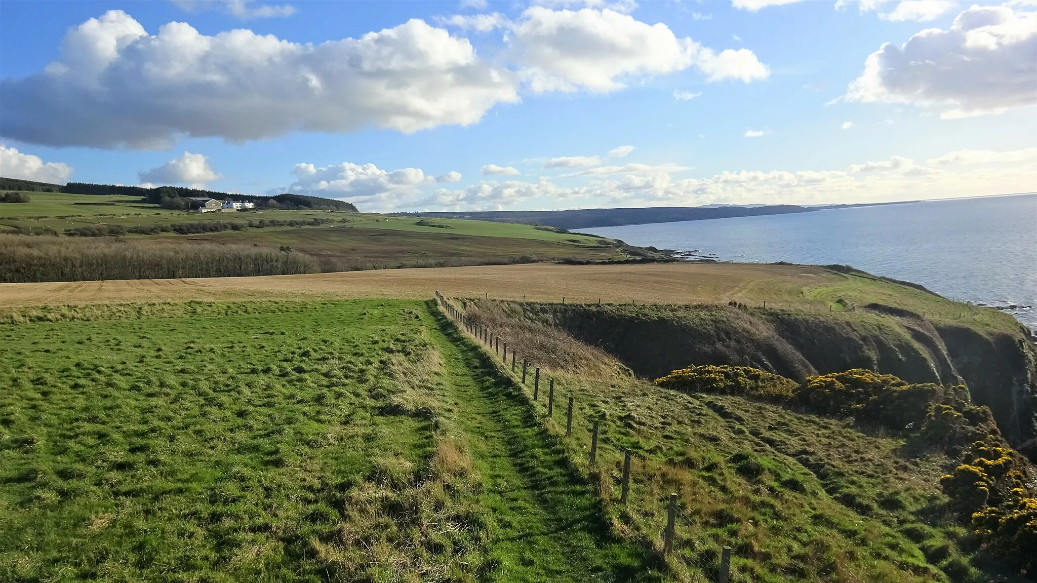 Photo showing: Ayrshire Coastal Path, Dunure. View towards Croy Shore.