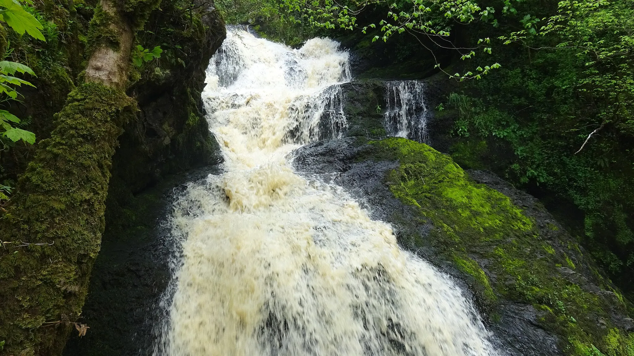 Photo showing: Spectacle E'e Falls on the Kype Water, Sandford, Lanarkshire