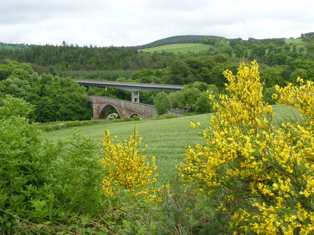 Photo showing: Drygrange bridges