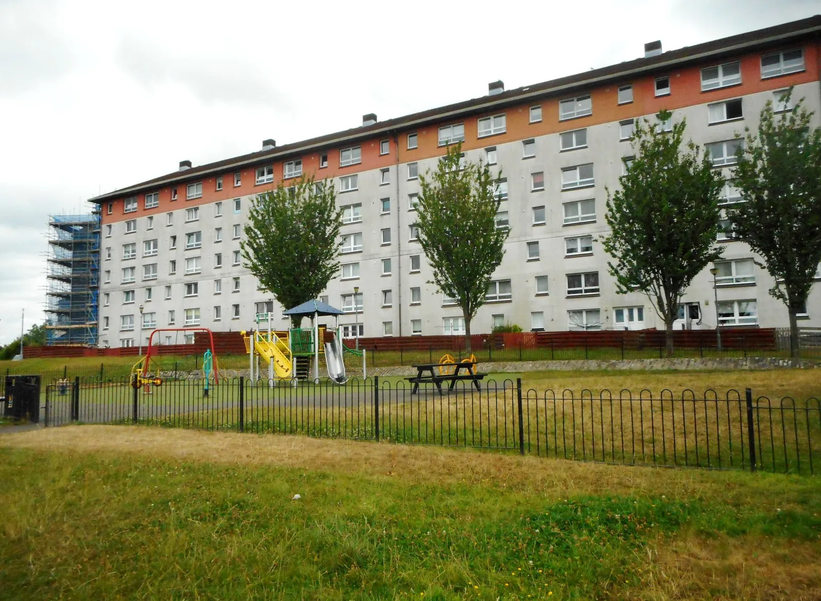 Photo showing: Flats on Glen Clunie Place