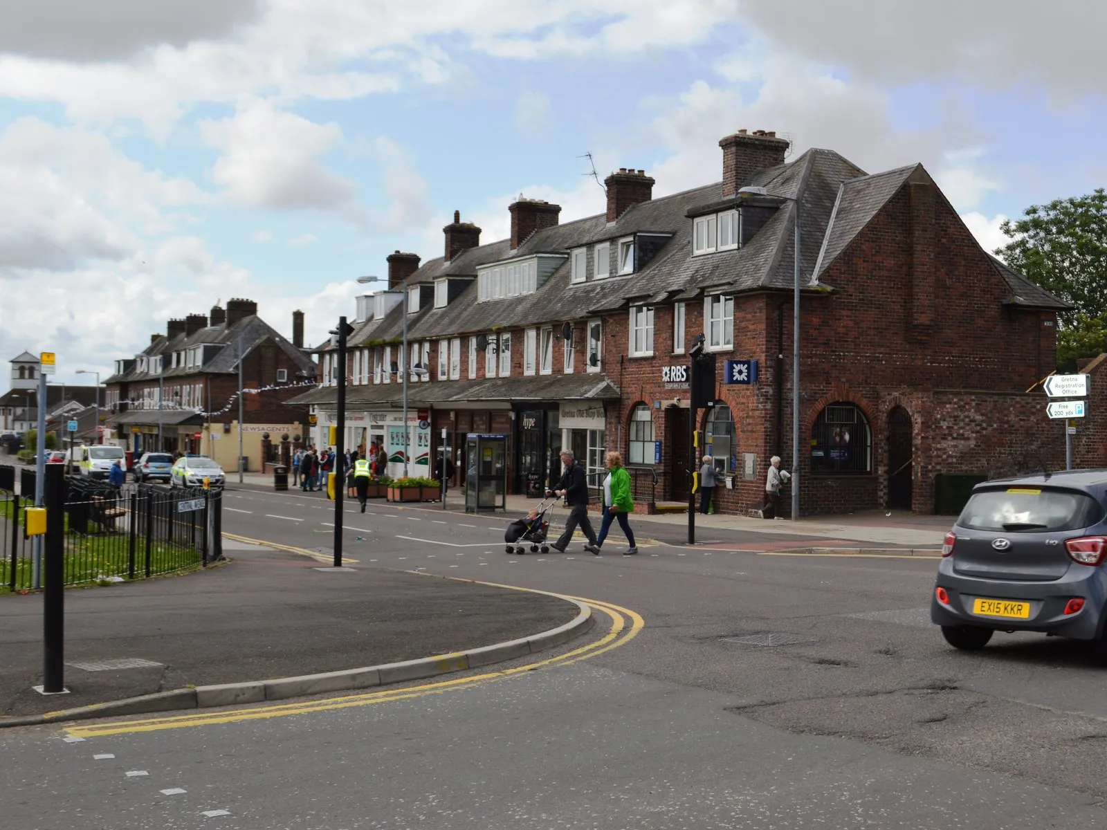 Photo showing: Central Avenue Shops - Gretna Garden City