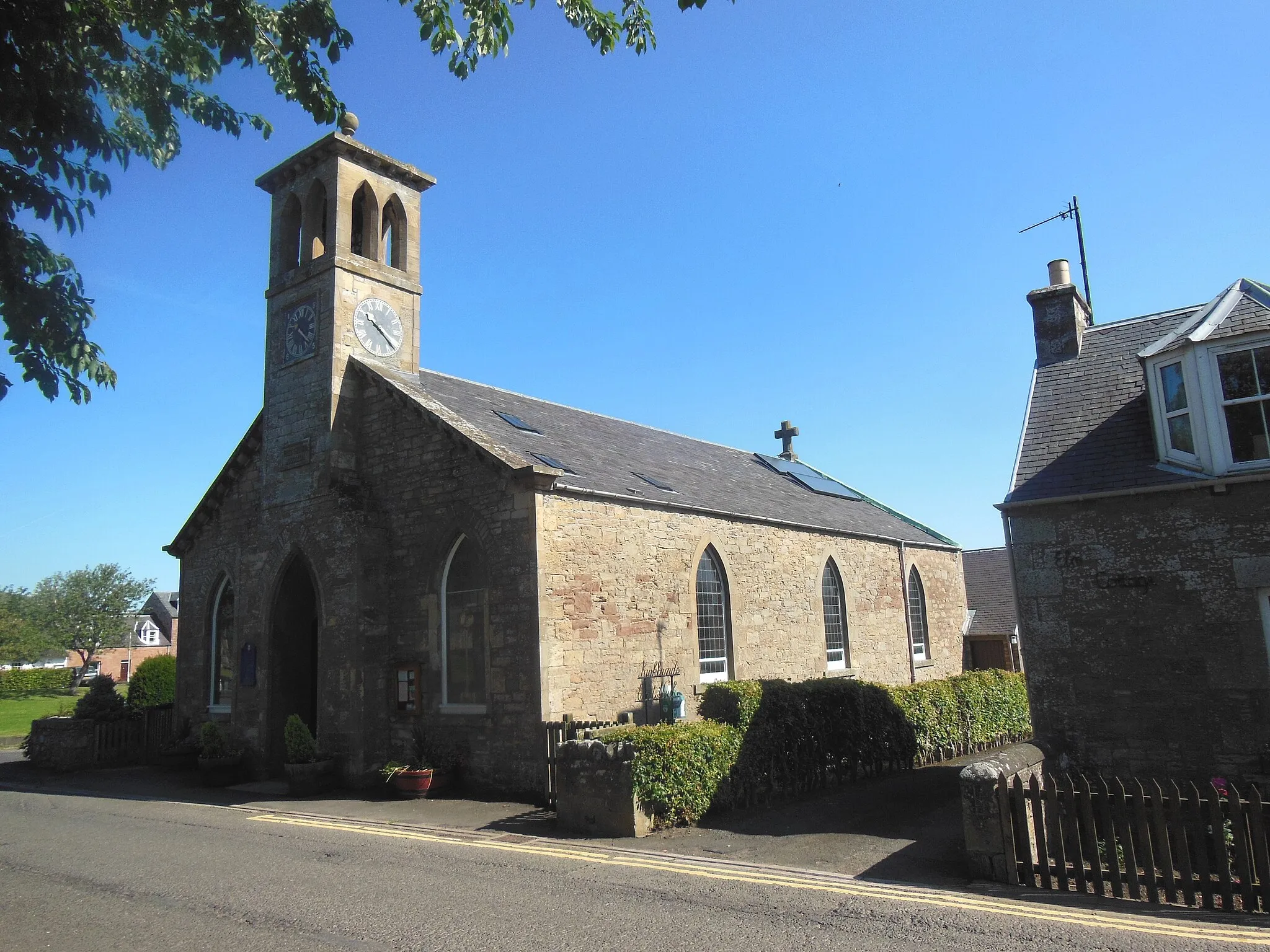 Photo showing: Ruberslaw Parish Church of Scotland , Denholm