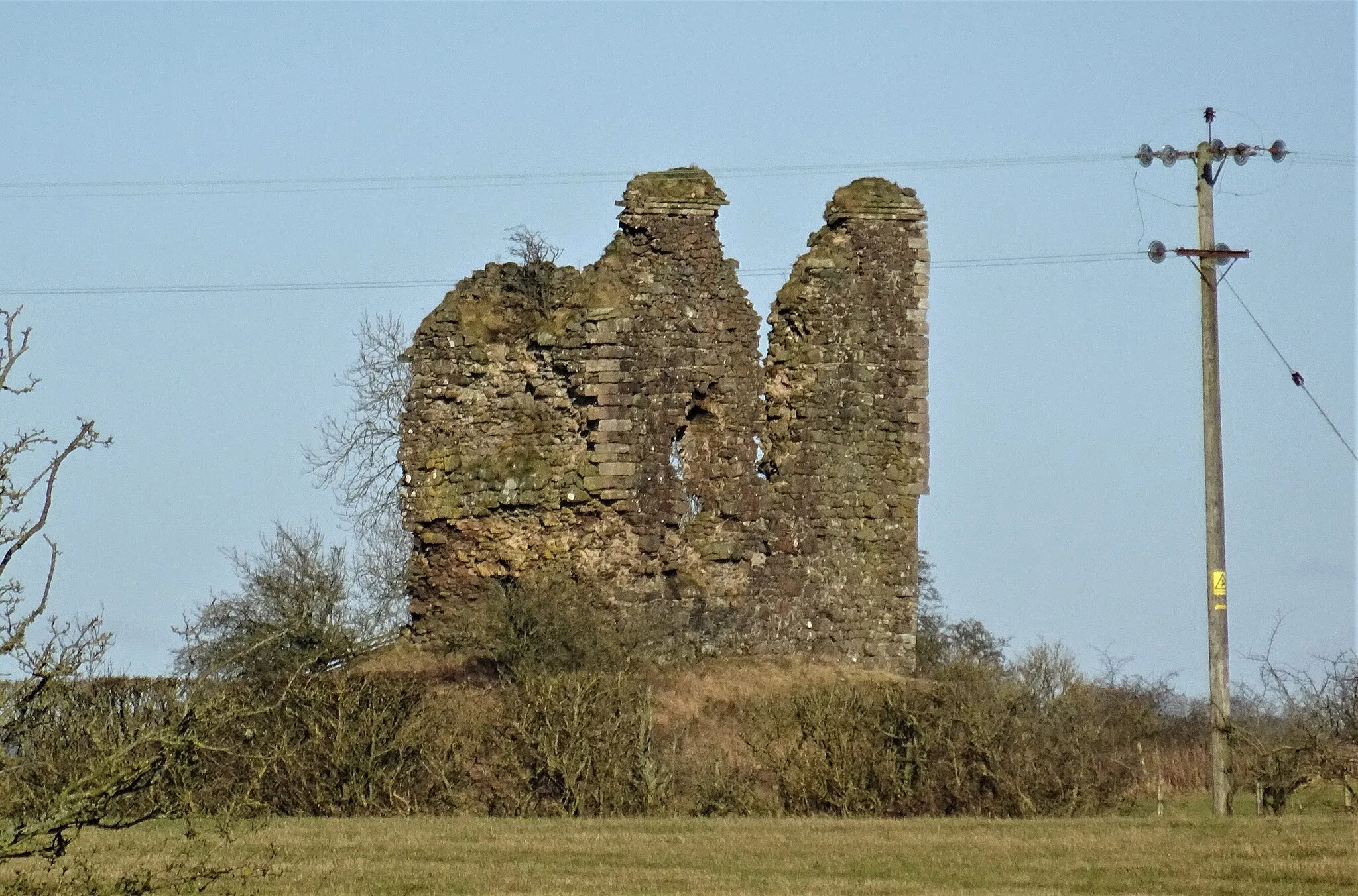 Photo showing: Auchenharvie Castle ruins from Torranyard, North Ayrshire