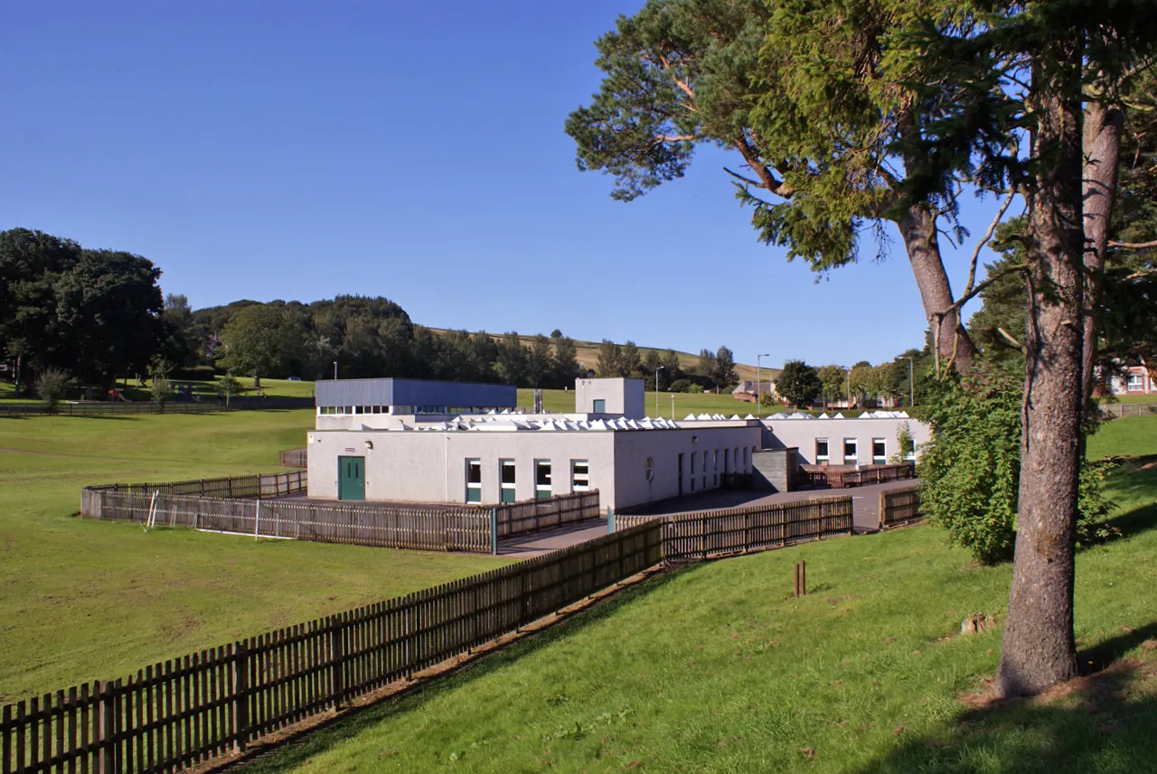 Photo showing: Stirches Primary School