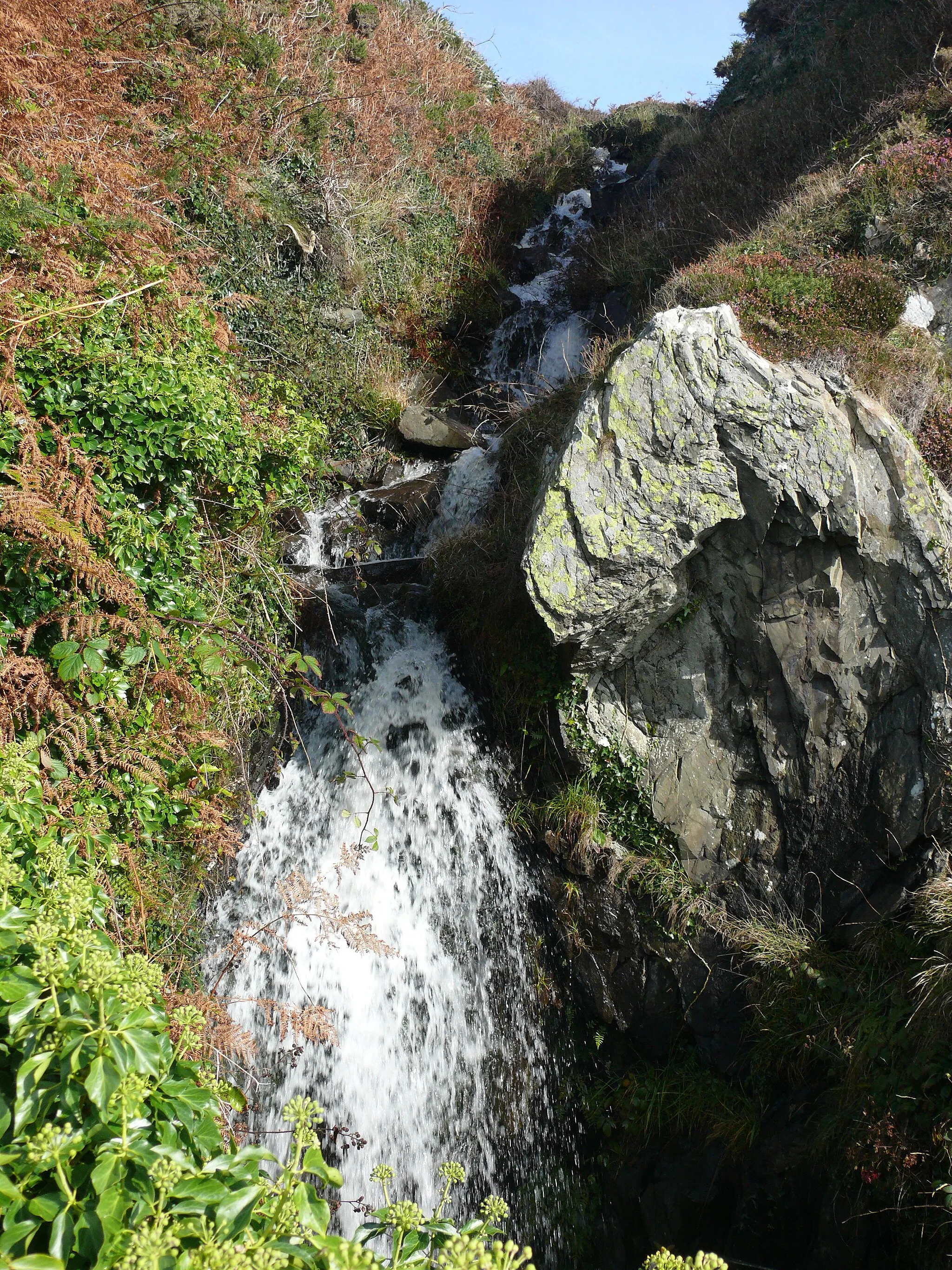 Photo showing: Grey Mare's Tail