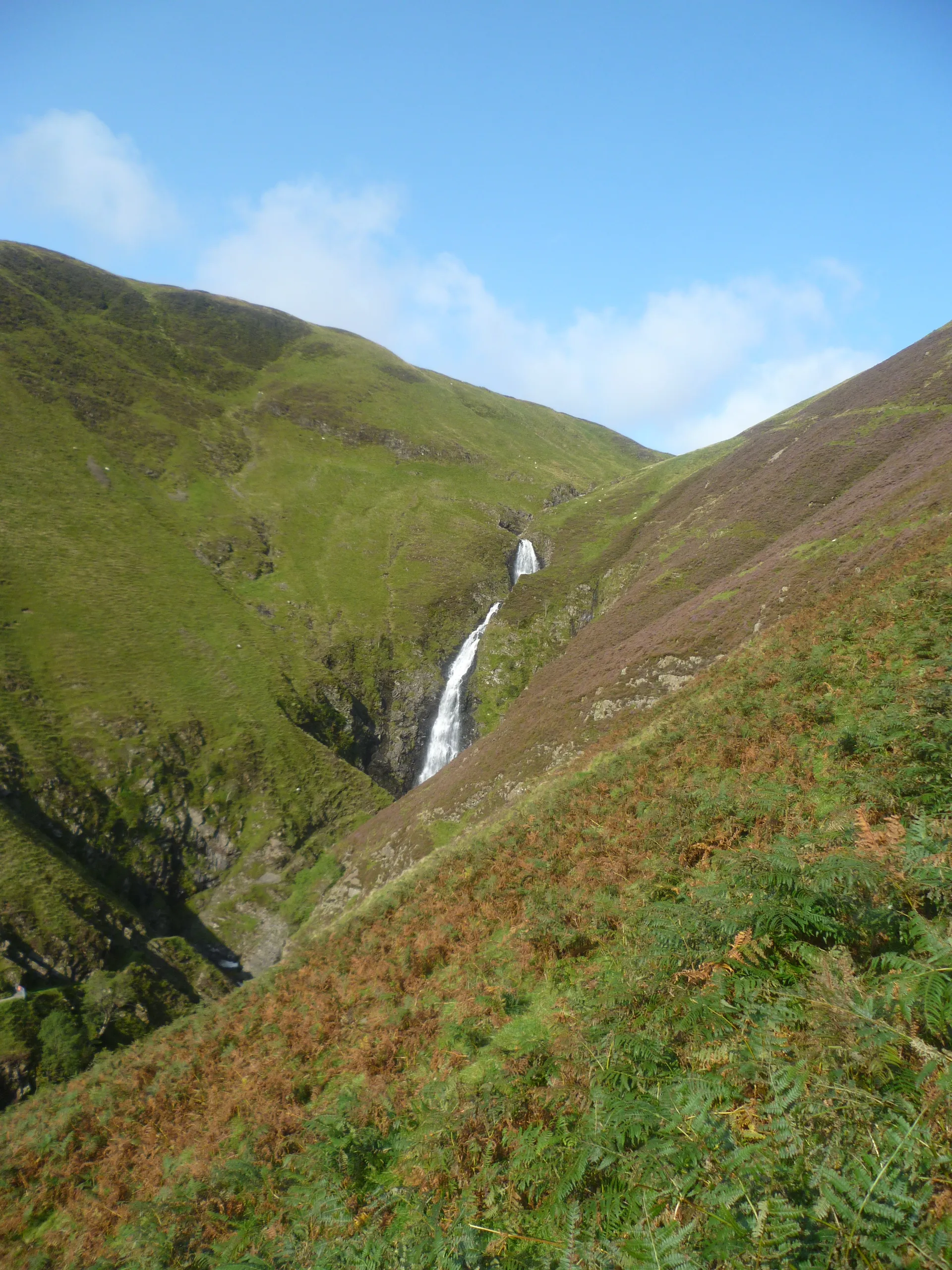 Photo showing: Grey Mare's Tail