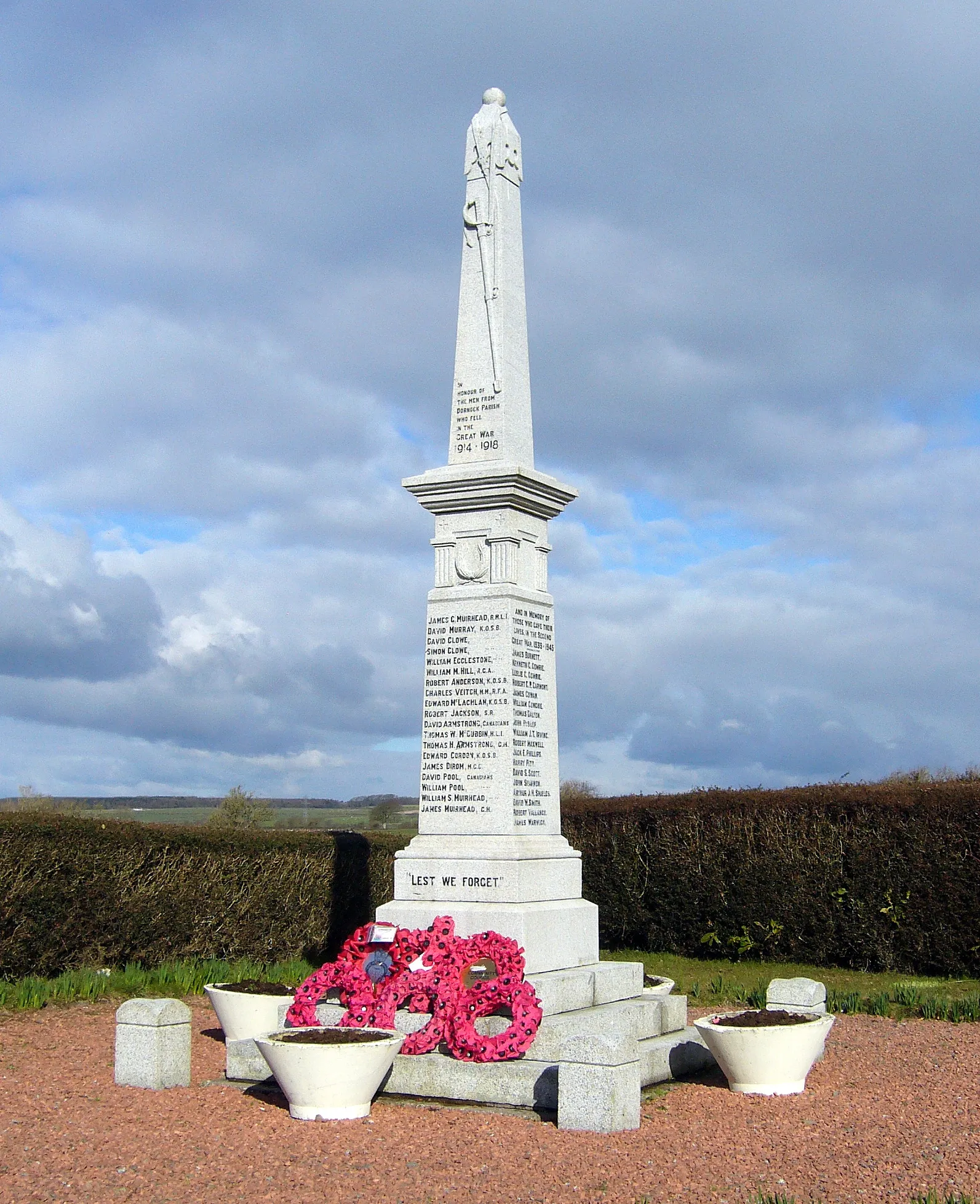Photo showing: Dornock and Eastriggs war memorial